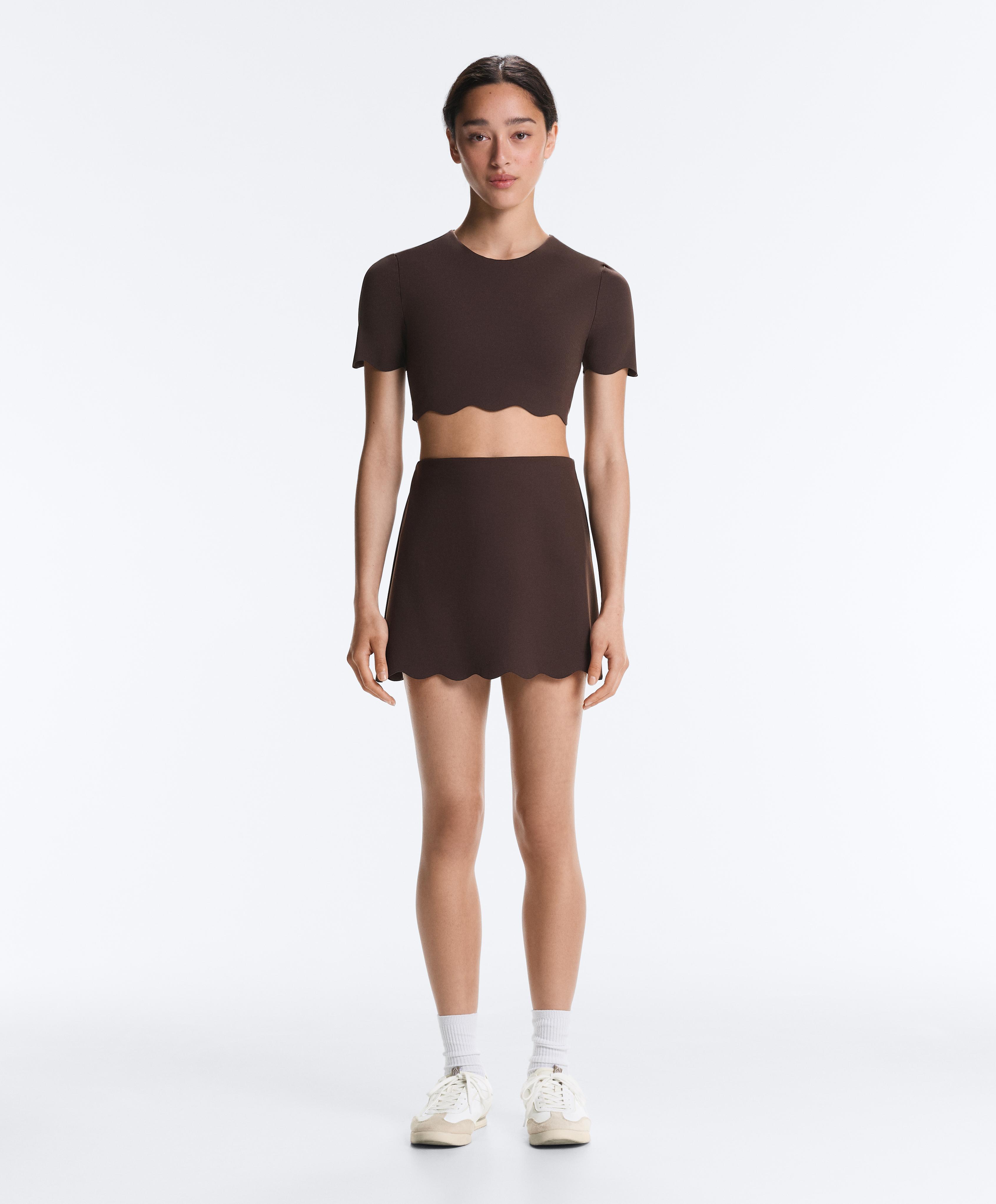 Compressive high-rise wavy short skirt — DARK REDDISH‑BROWN