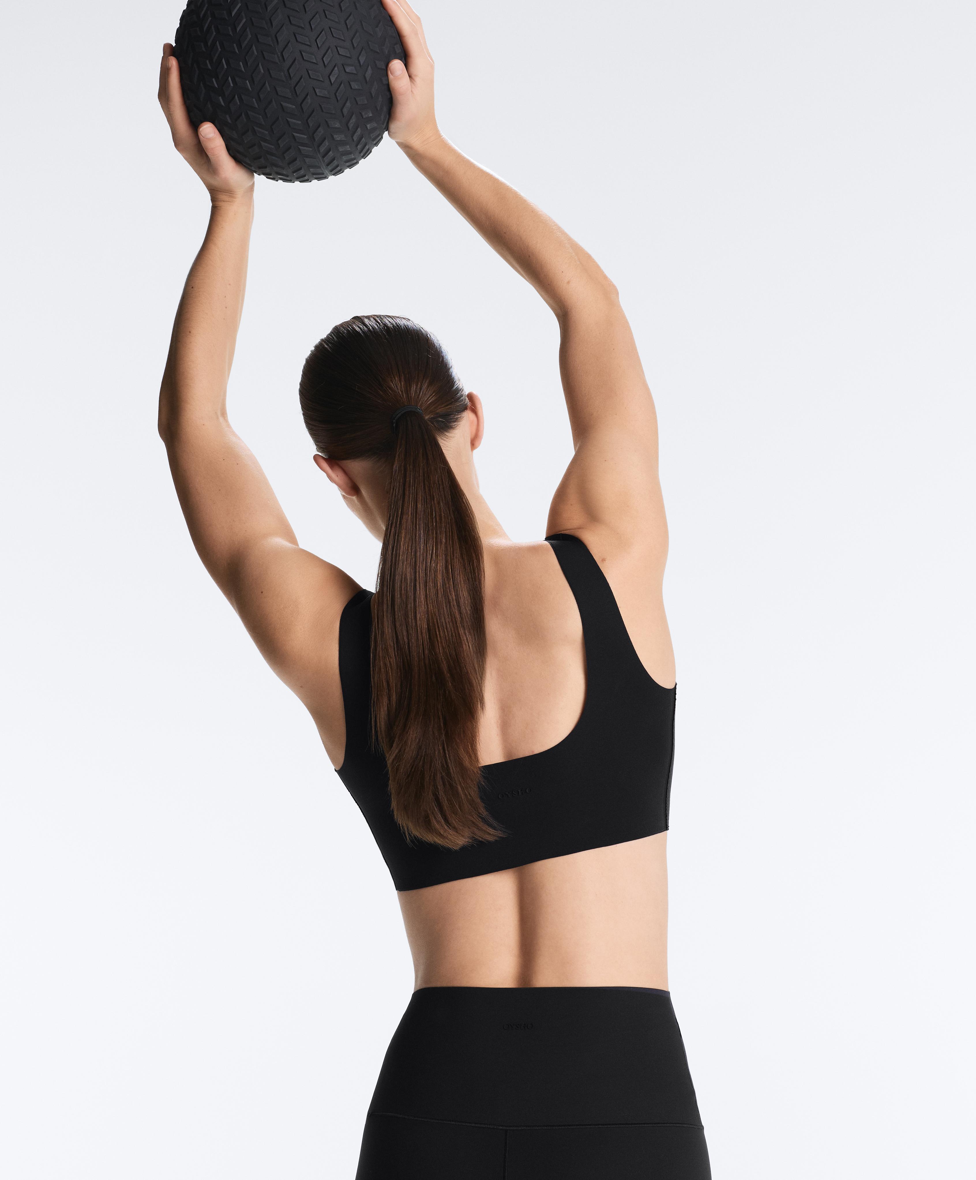 Perfect-adapt medium-support sports bra with cups — BLACK