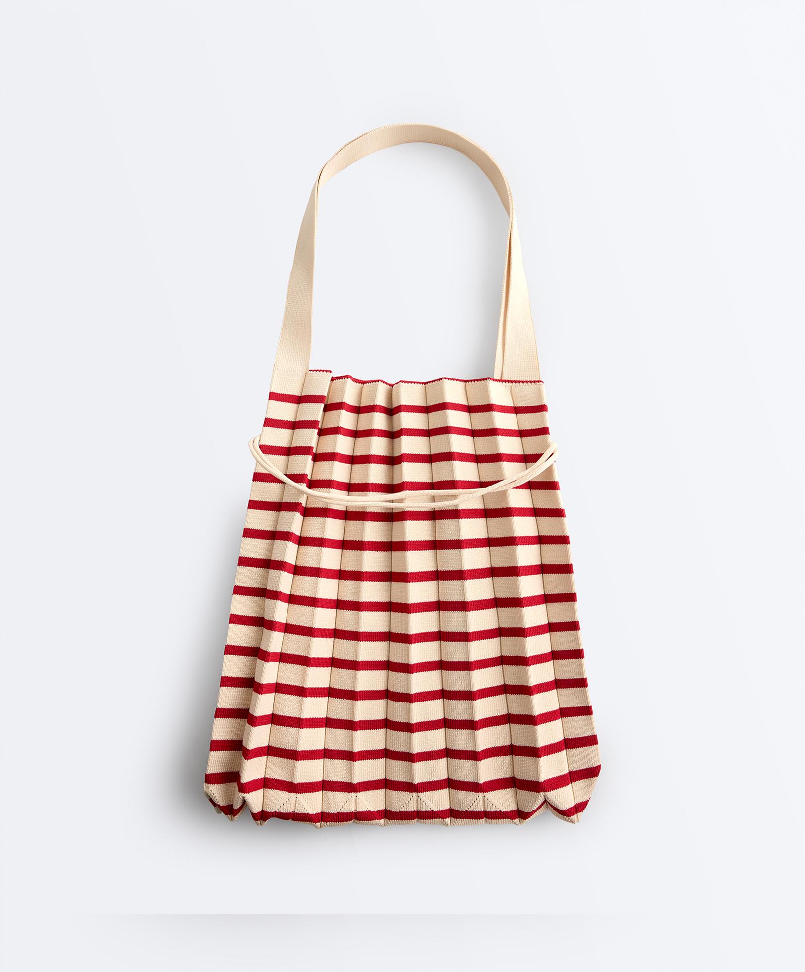Pleated knit shoulder bag — RED