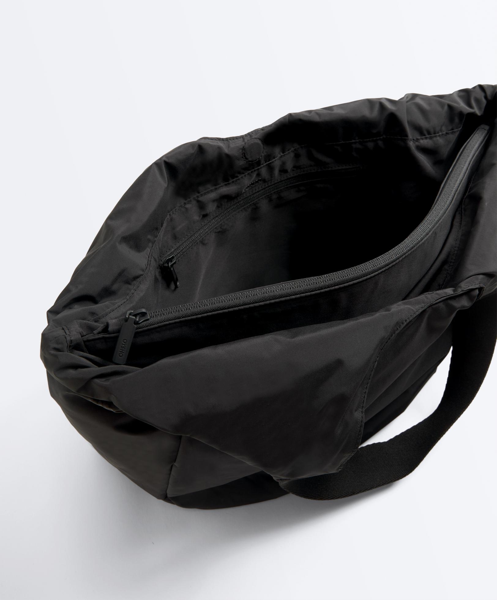 Shopper bag with contrasting handle