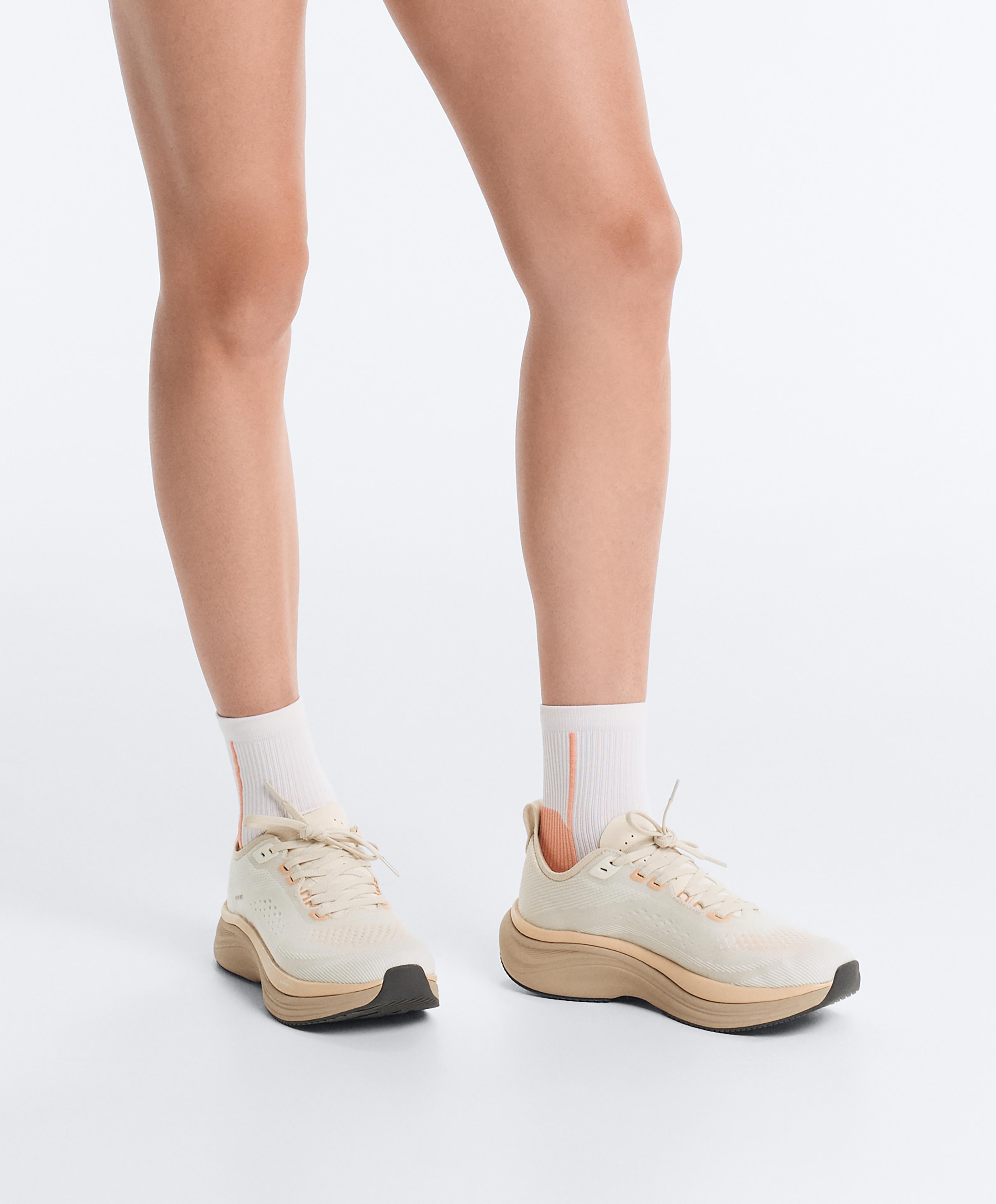OY/PR 907 Running Trainers — PEACH
