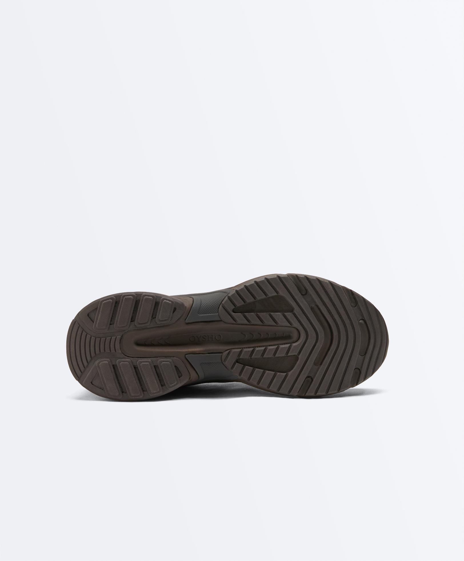 Running-style trainers — PLUM