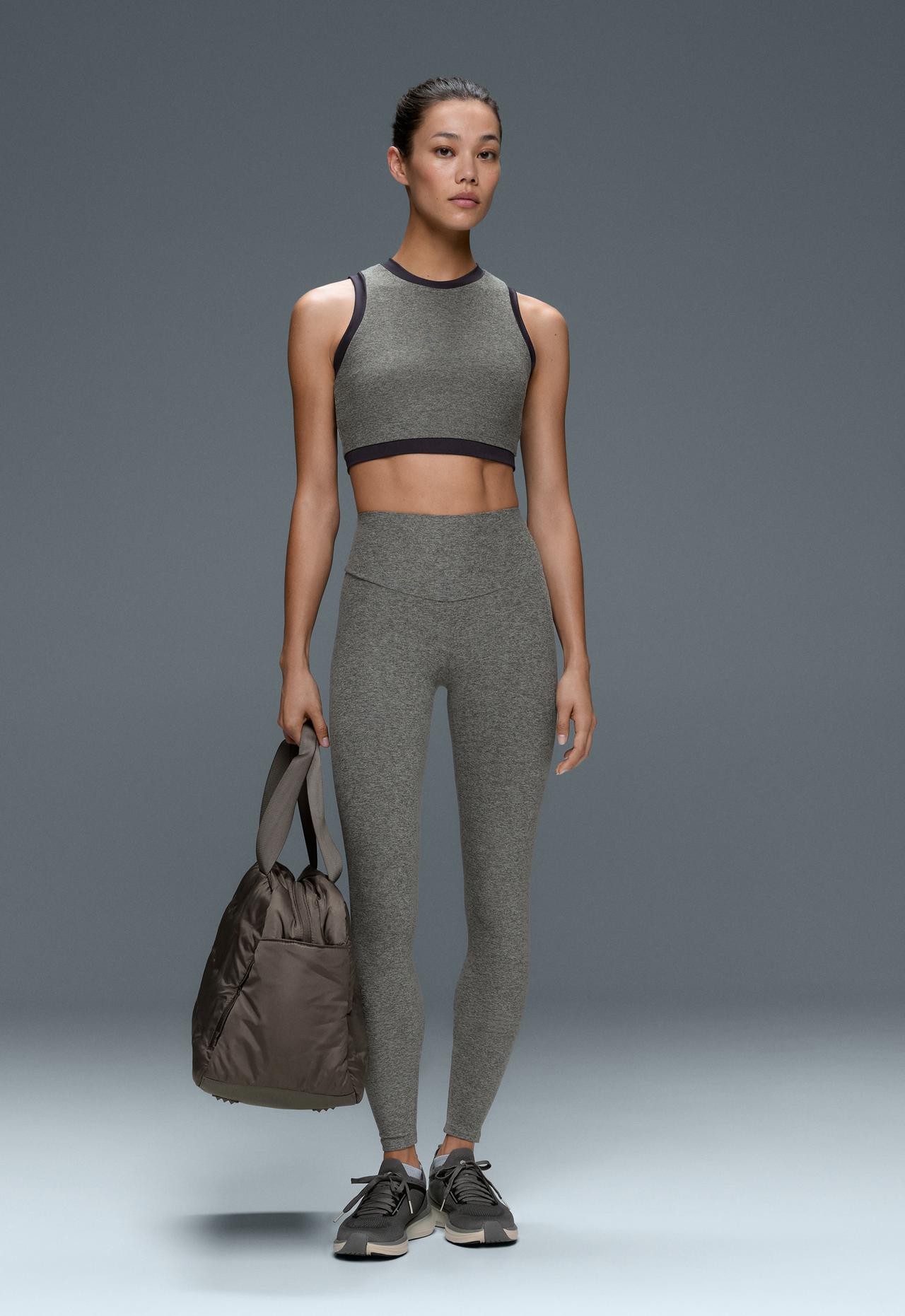 Sports bra, medium support, marl contrast — MOTTLED GREY MELANGE
