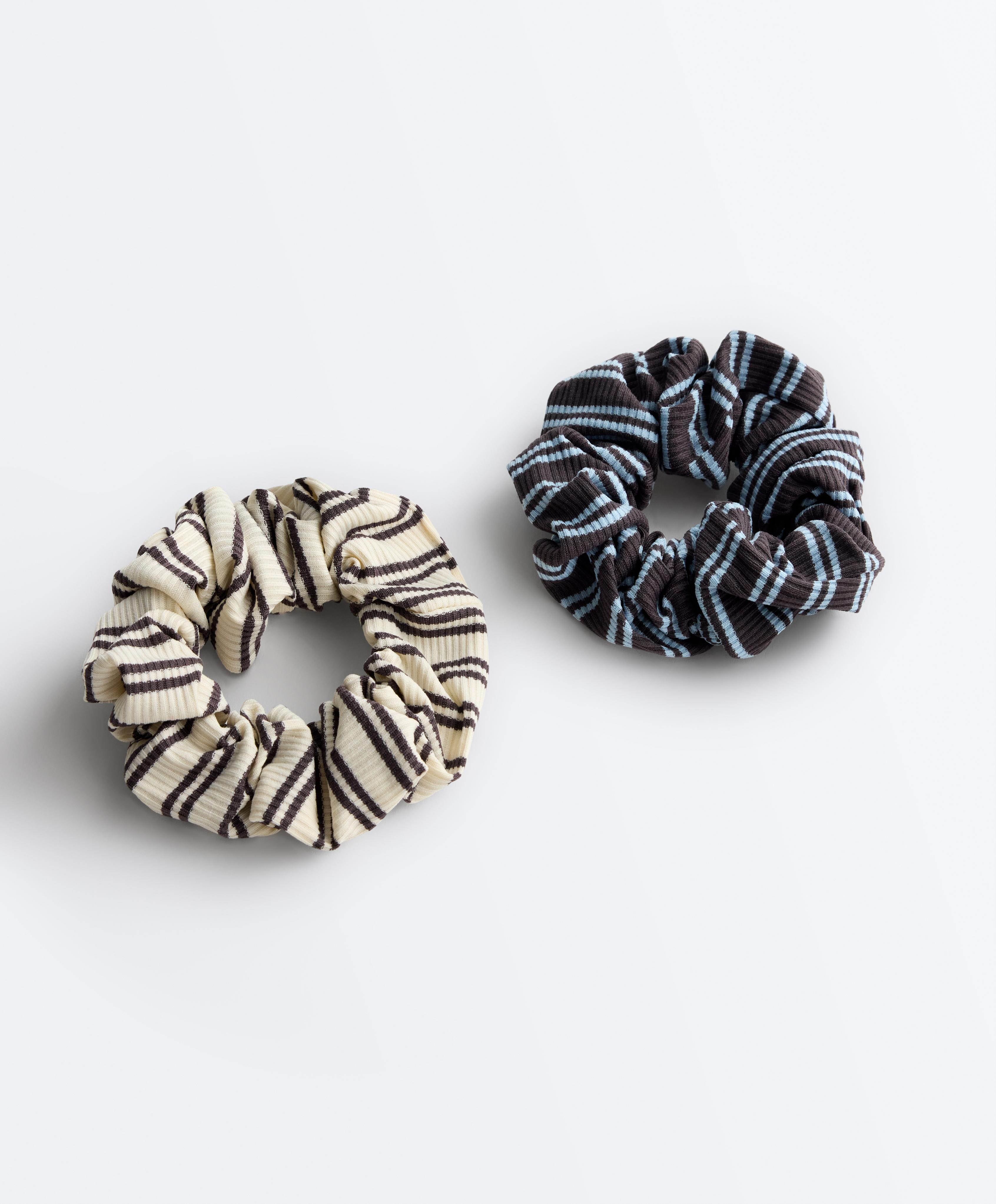 2 striped hair scrunchies — BLUE