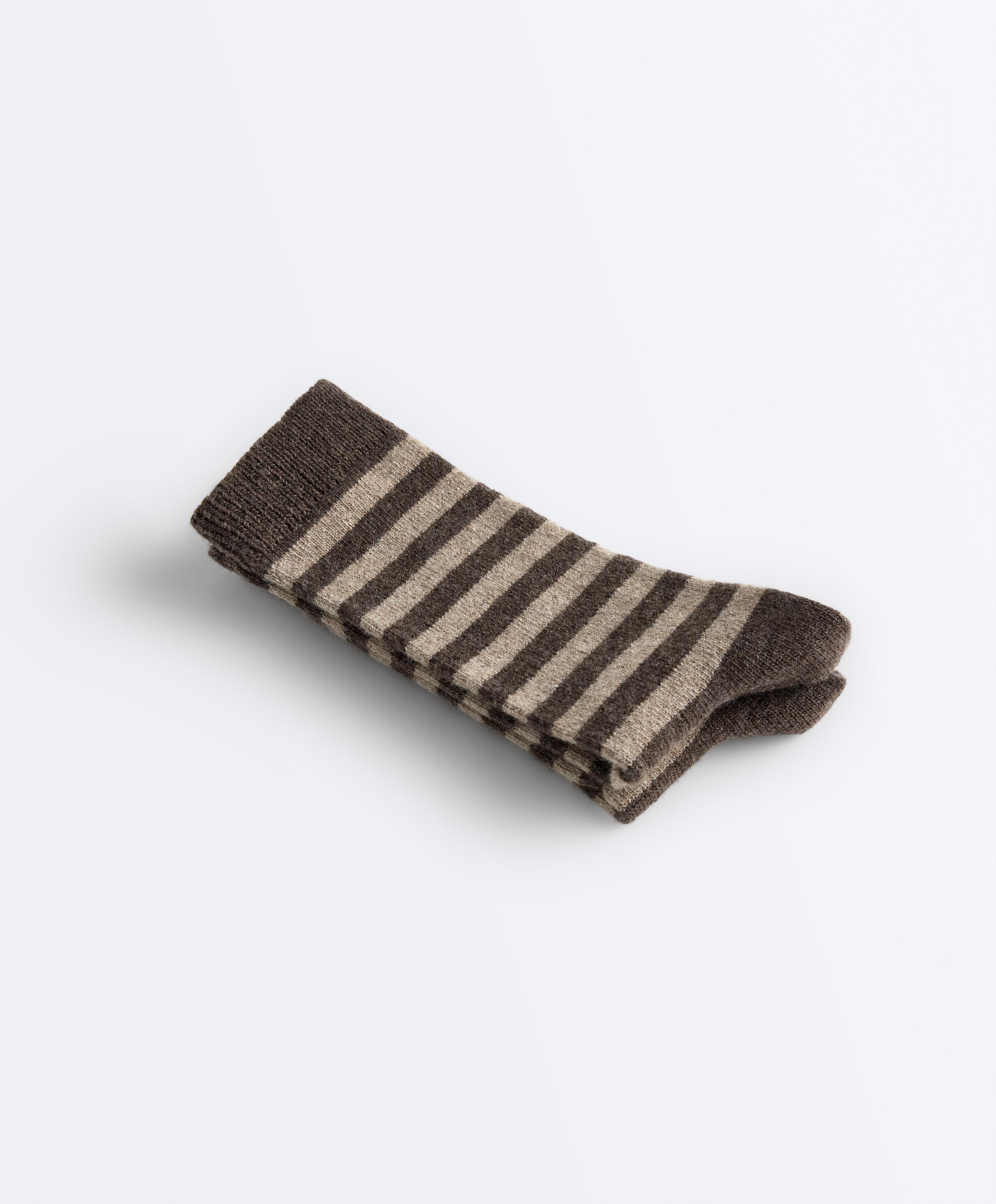 Classic socks in 19% cashmere 12% wool — DARK BROWN
