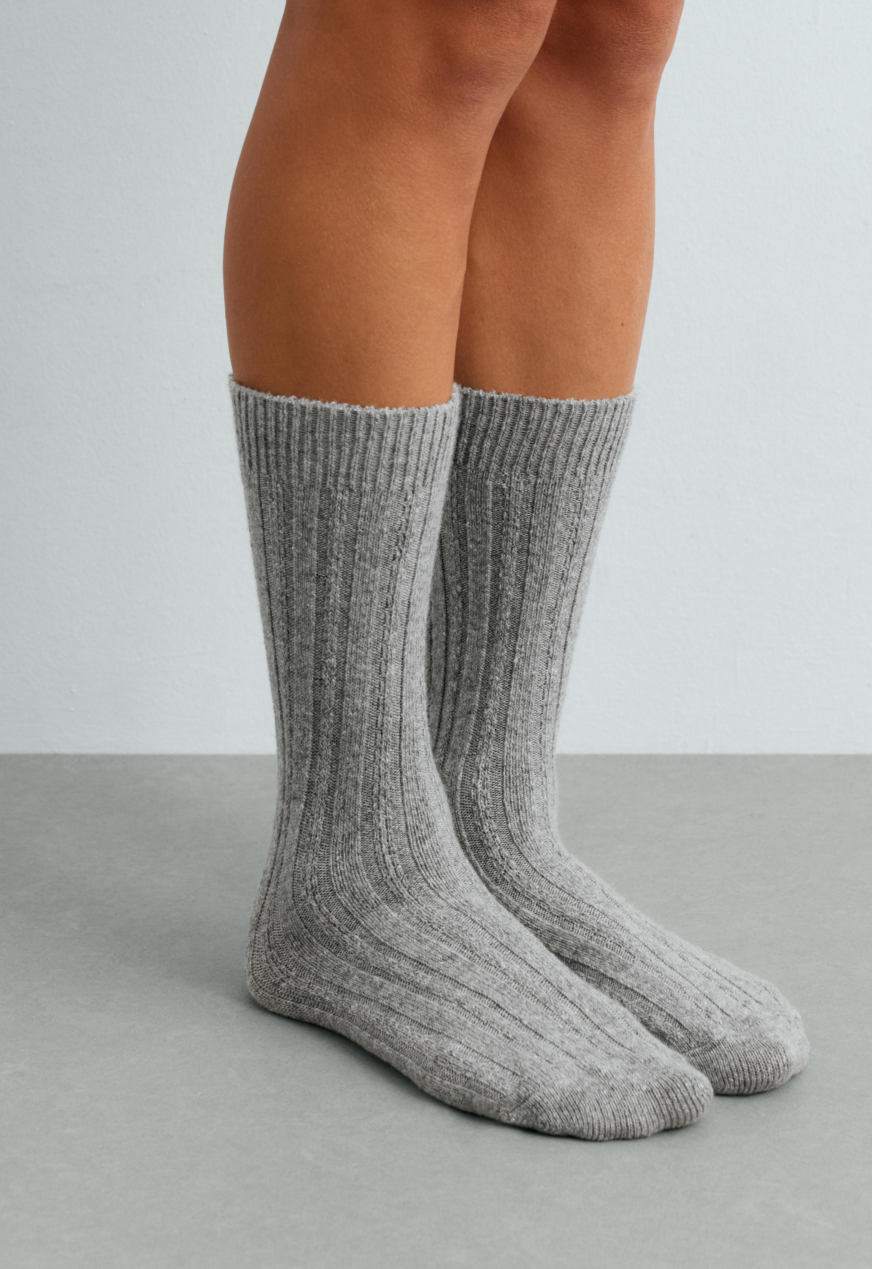 Classic socks in 25% cashmere 11% wool — PALE GREY MELANGE