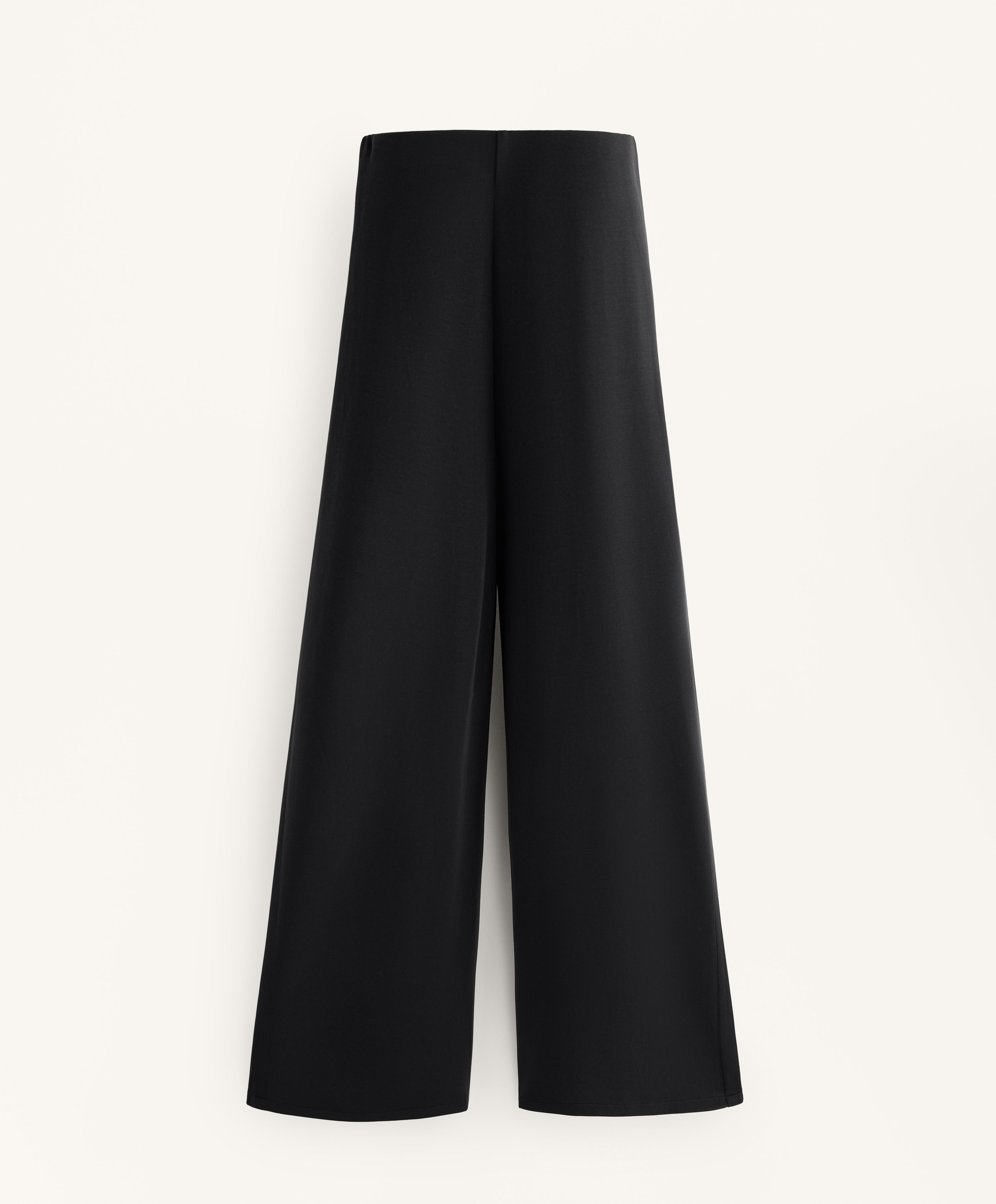 Wide leg side-pleated trousers with soft-touch modal. Wide leg side-pleated trousers with soft-touch modal.