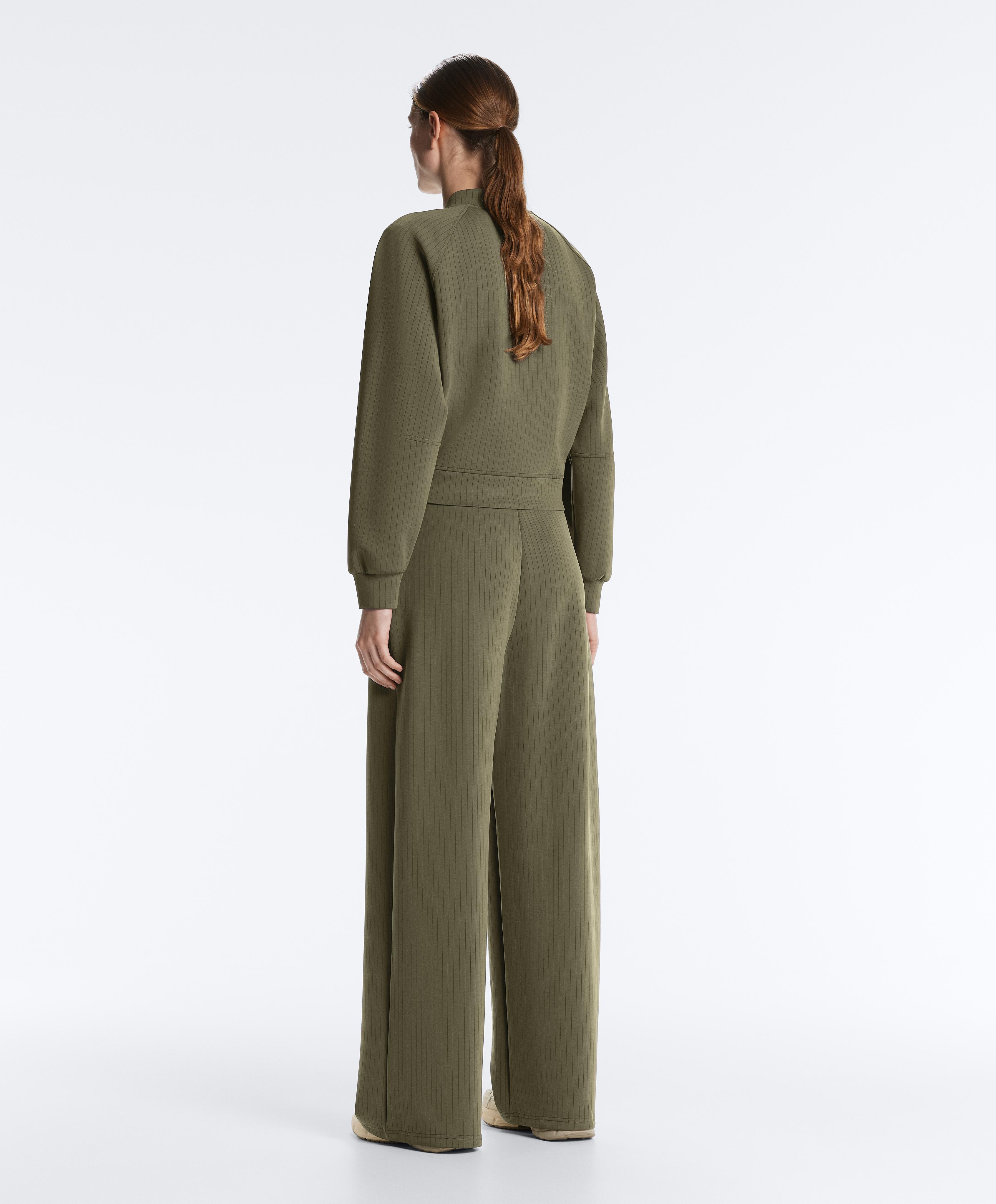 Khaki straight-leg total look with soft-touch modal and stripes Khaki straight-leg total look with soft-touch modal and stripes