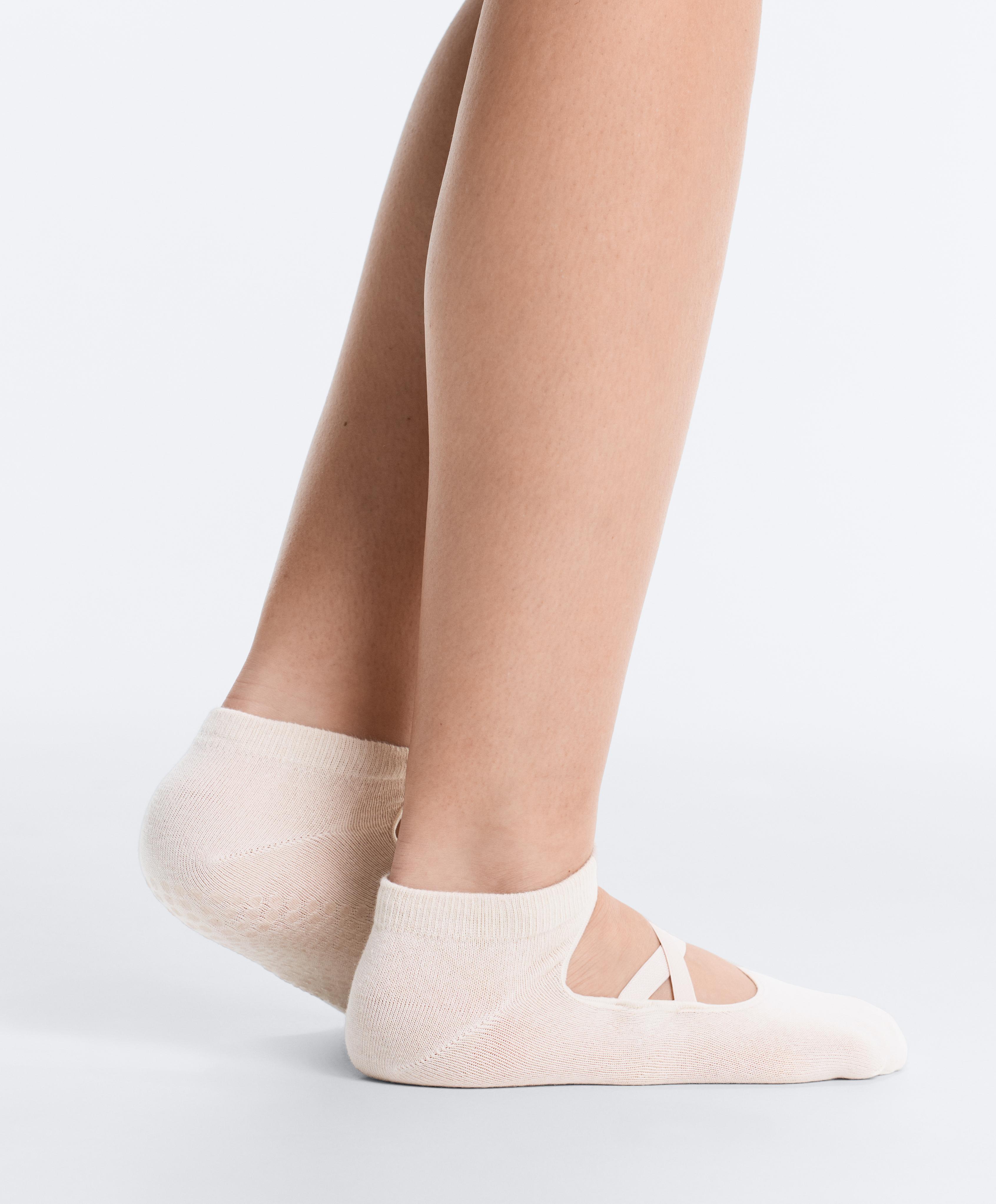 2 pairs of cotton blend sneaker yoga and Pilates socks with crossover straps — OLIVE