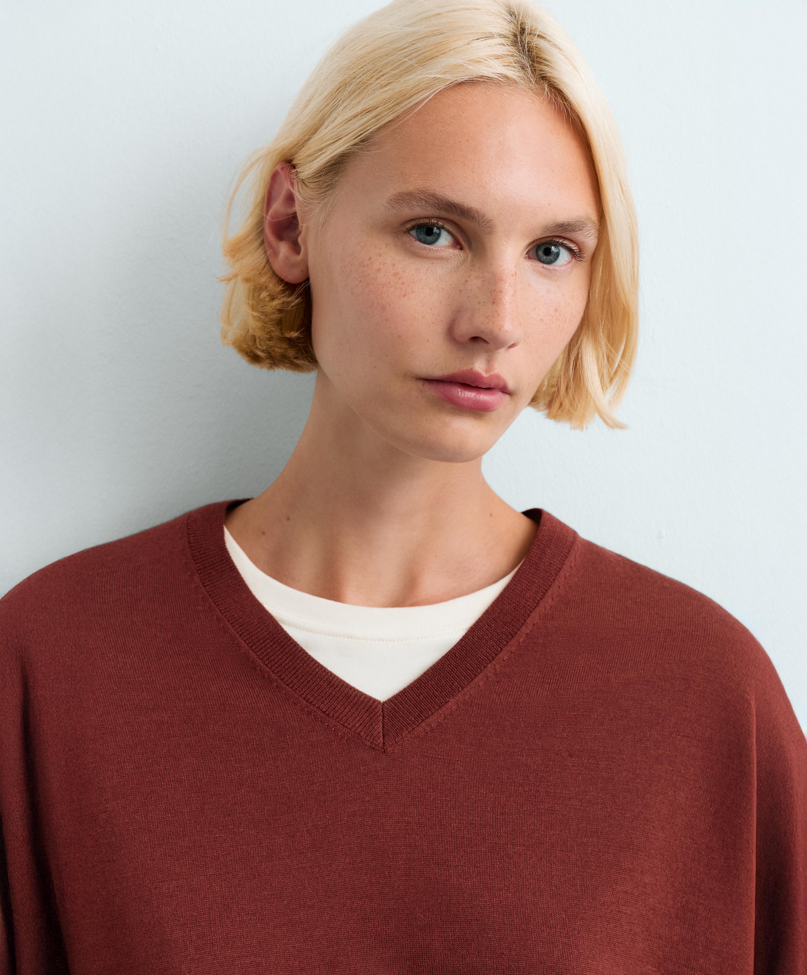 100% wool V-neck knit jumper — DARK BRICK