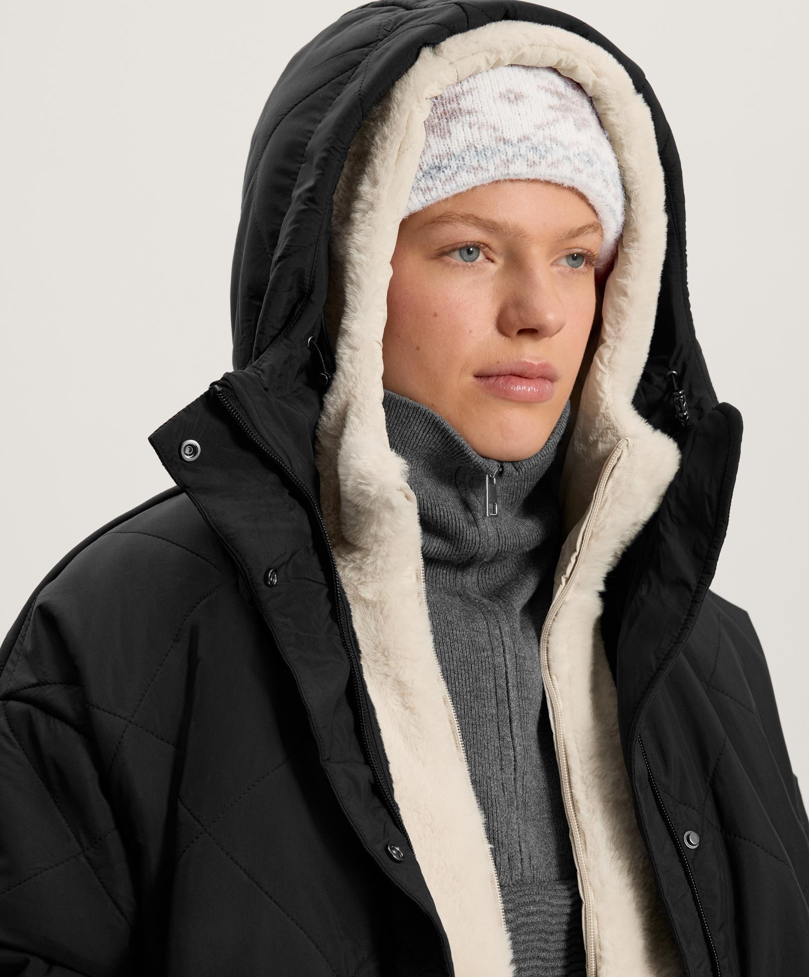 سترة محاكة بنصف سحاب هيكلية