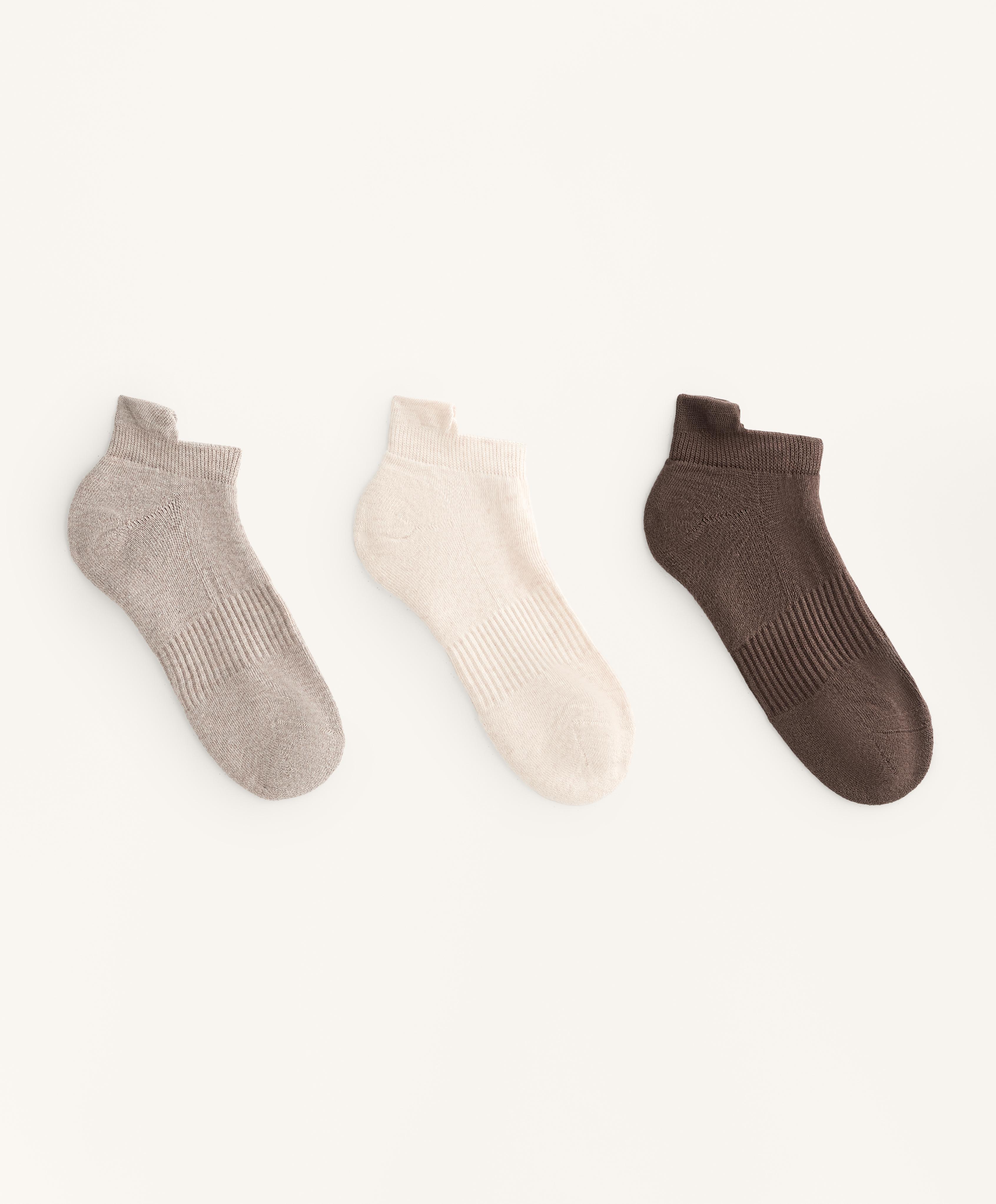 3 pairs of cotton blend sports sneaker socks with heel tab