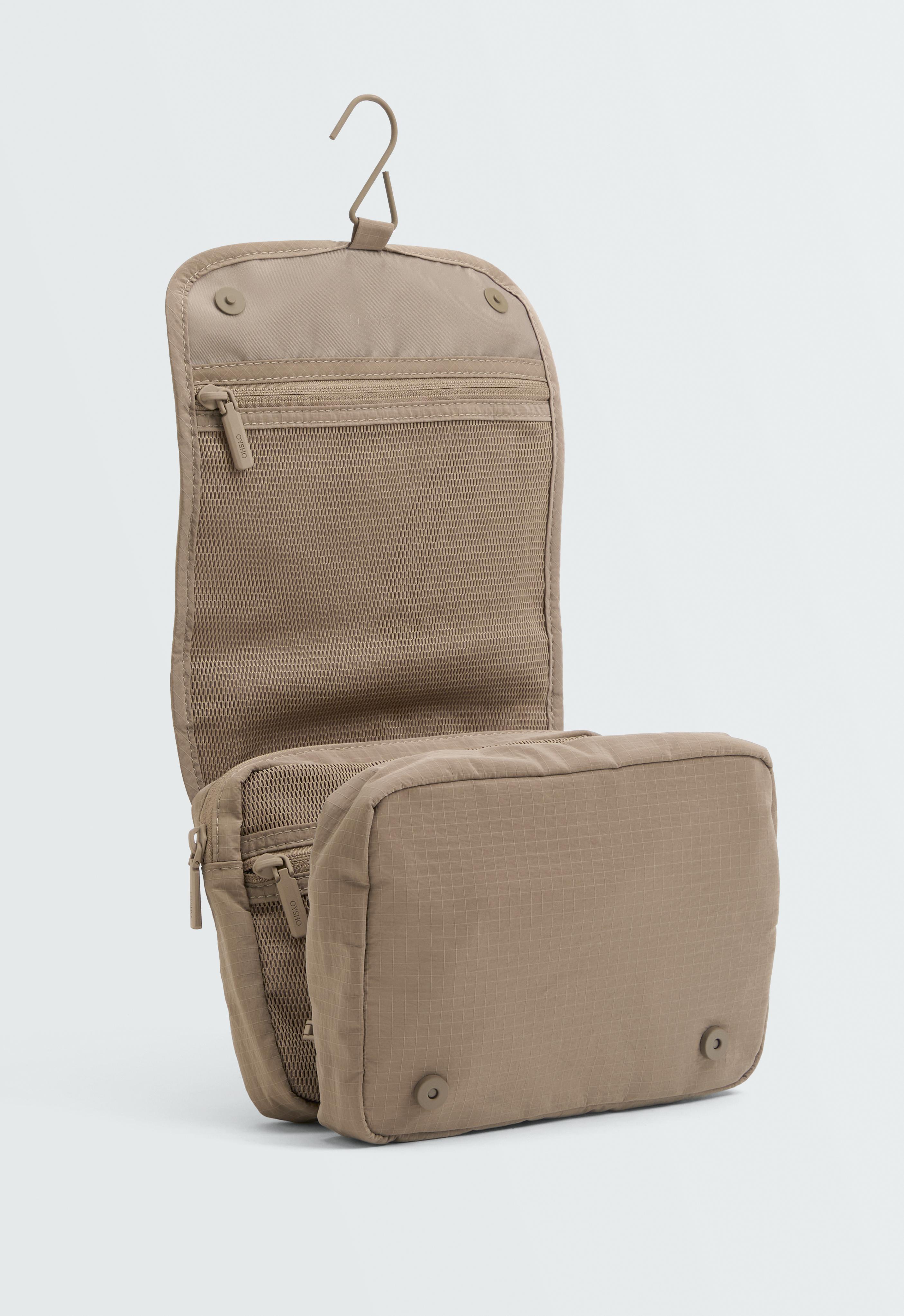 Hanging wash bag — CAMEL