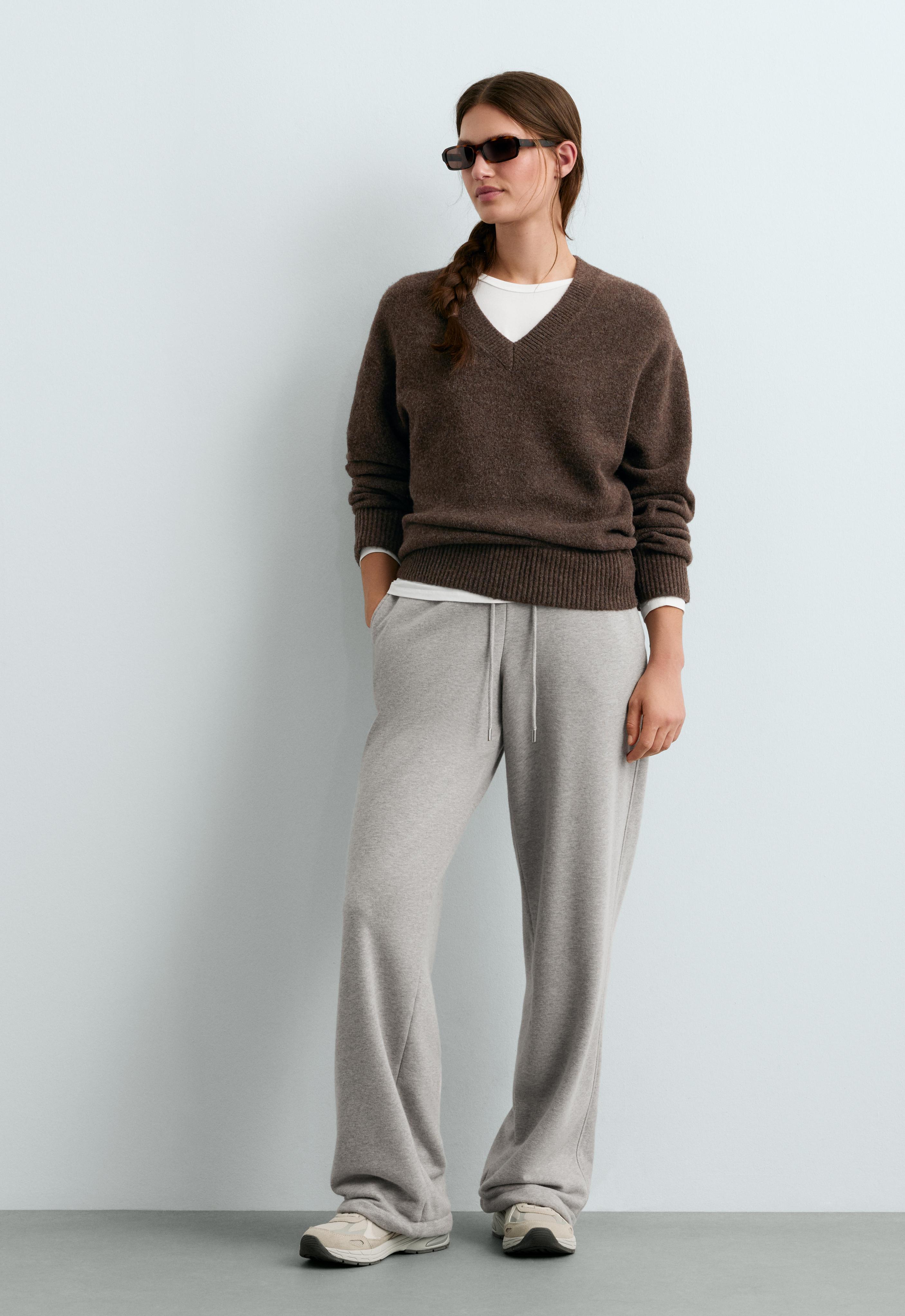 Sweater gebreid met V-hals