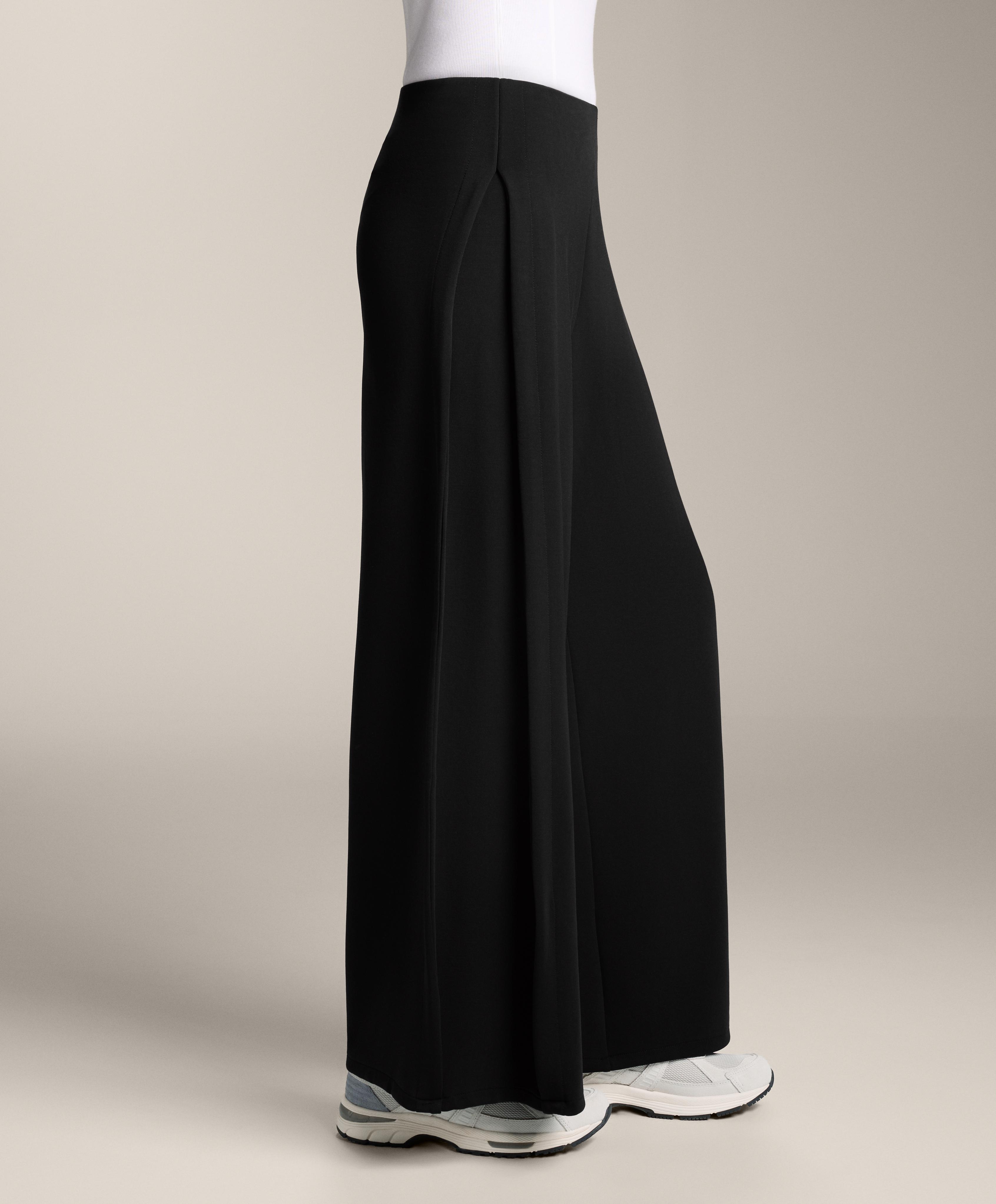 Soft-touch wide-leg trousers with modal and side pleat Soft-touch wide-leg trousers with modal and side pleat