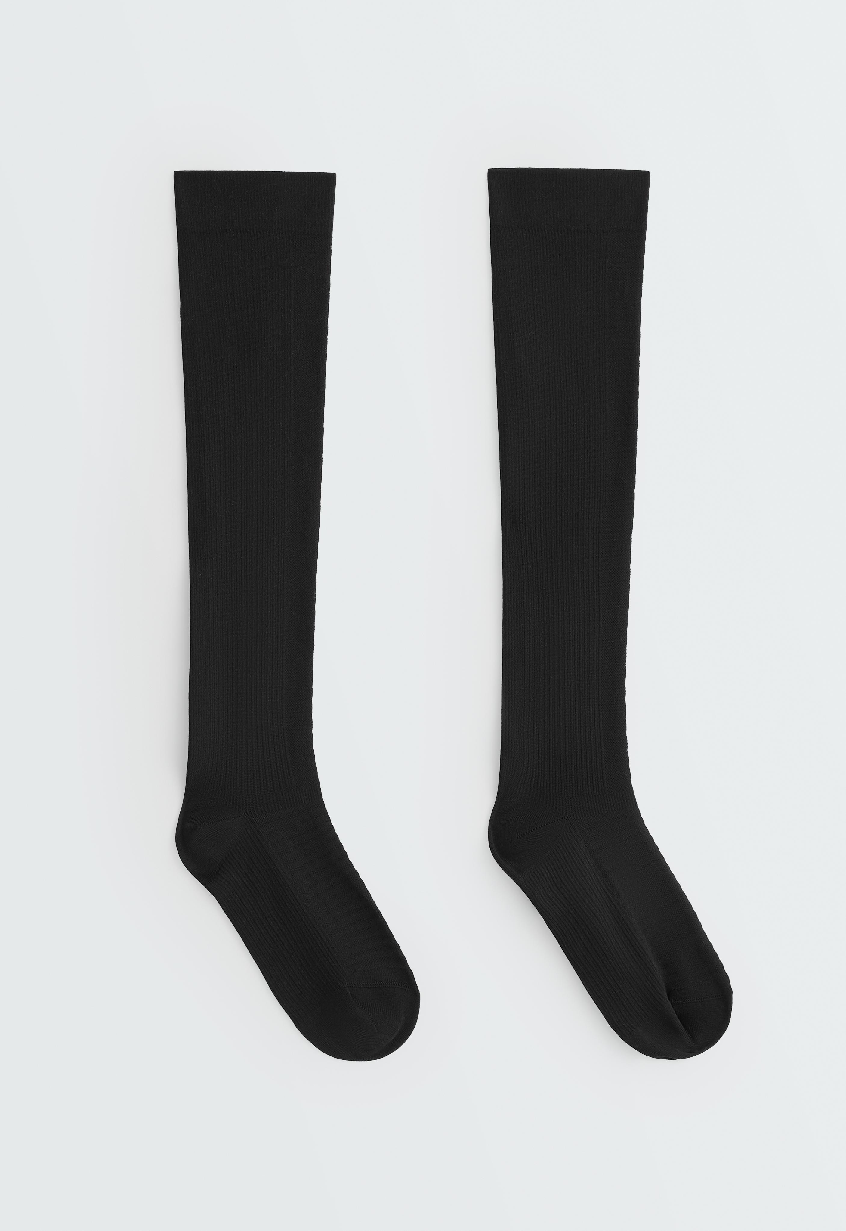Knee-high polyamide blend socks