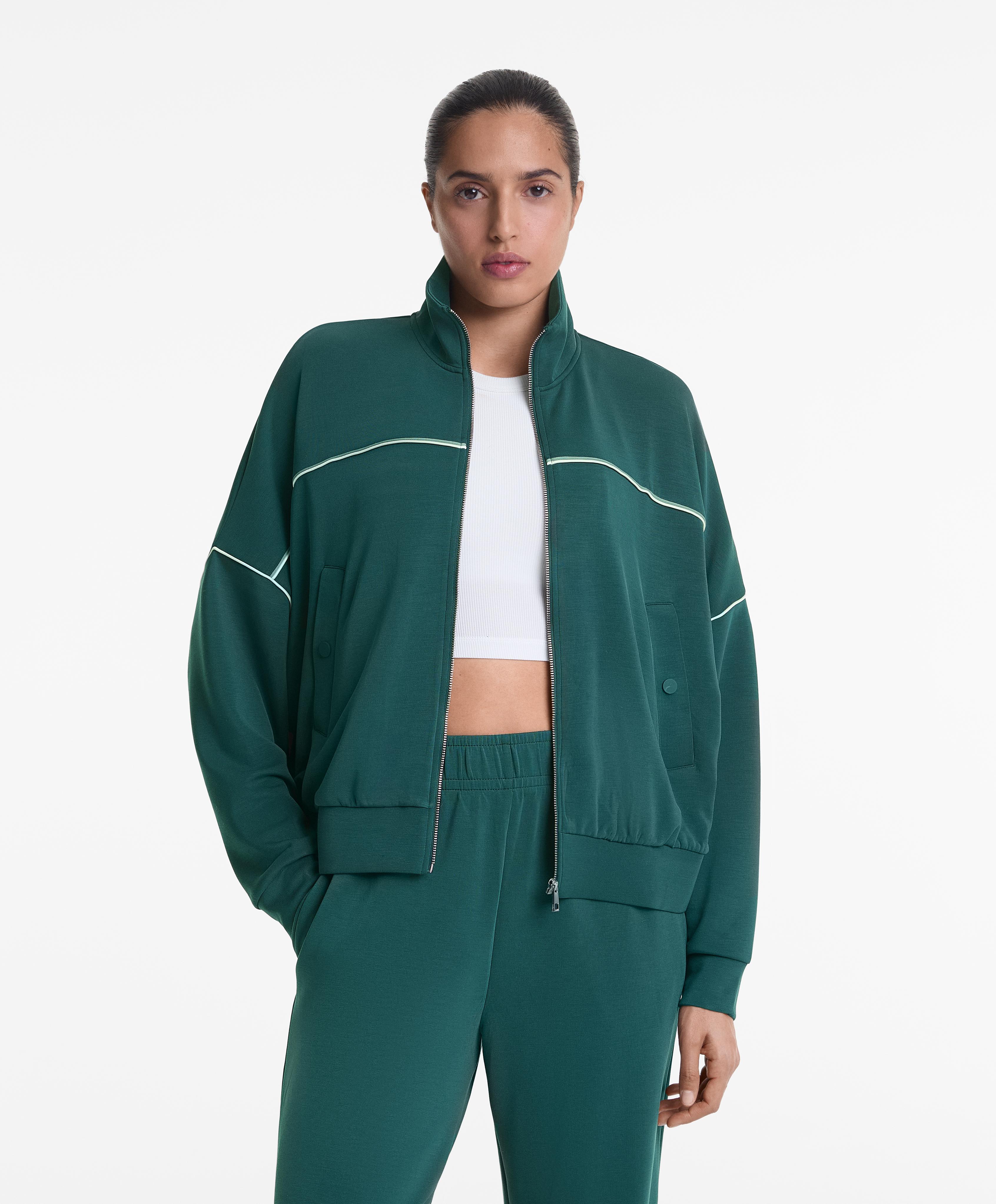 Veste piping et boutons contenant du modal au toucher doux Veste piping et boutons contenant du modal au toucher doux