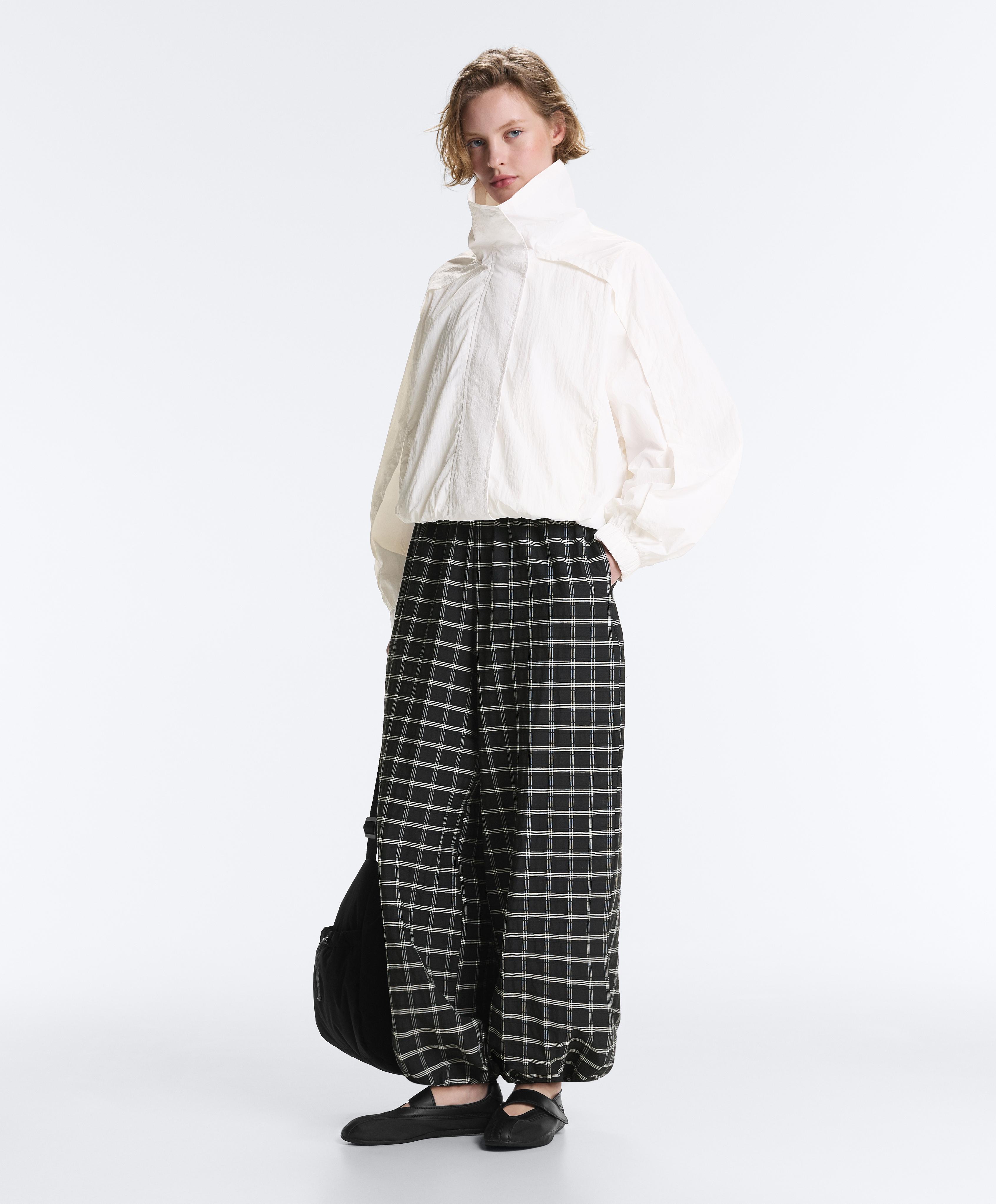 Късо яке Track с висока яка и водоотблъскващо покритие Късо яке Track с висока яка и водоотблъскващо покритие