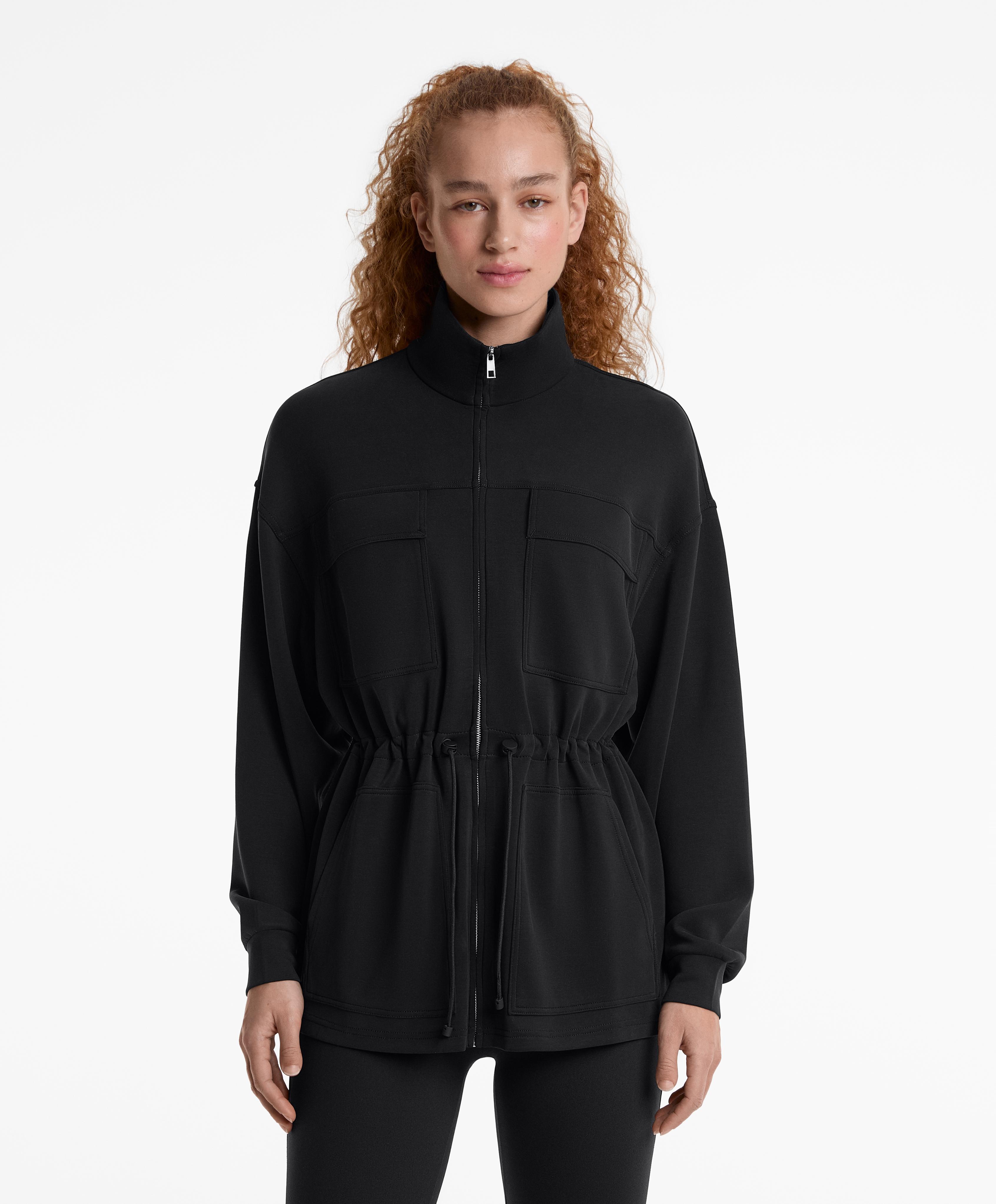 Veste longue avec poches contenant du modal Veste longue avec poches contenant du modal