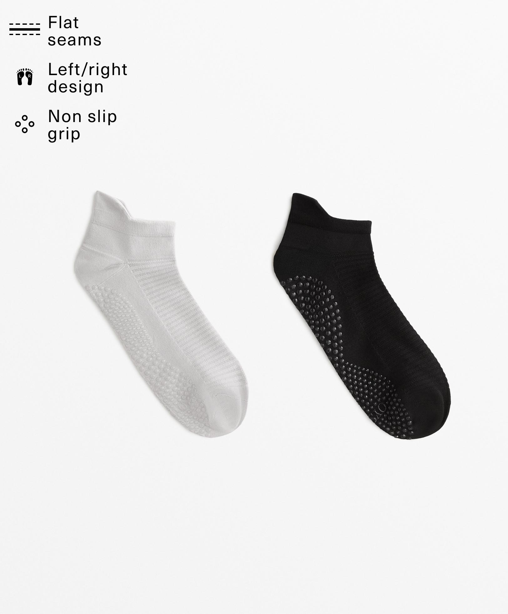 2 pairs of polyamide blend yoga and Pilates sneaker socks