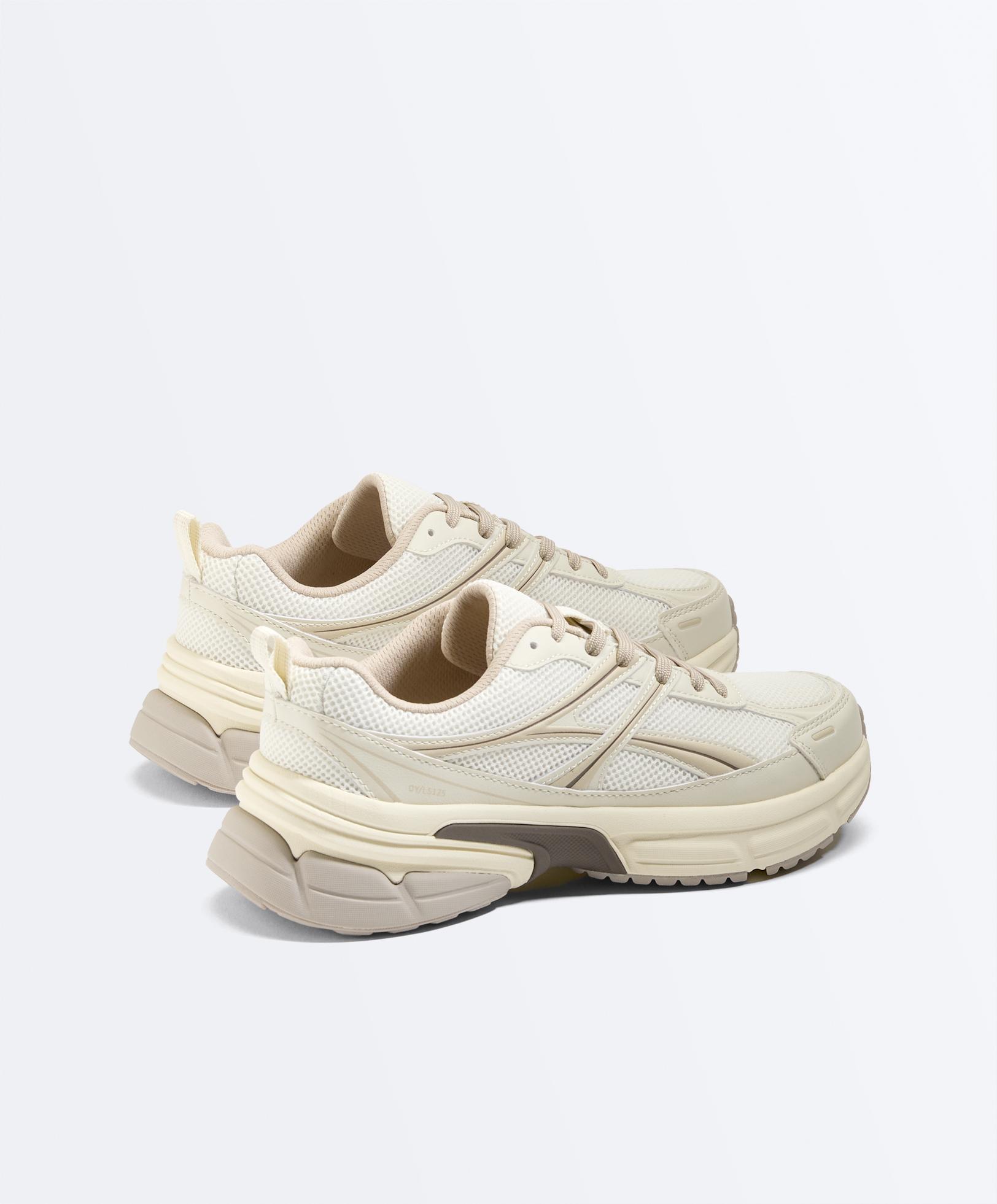 Running-style trainers — SAND