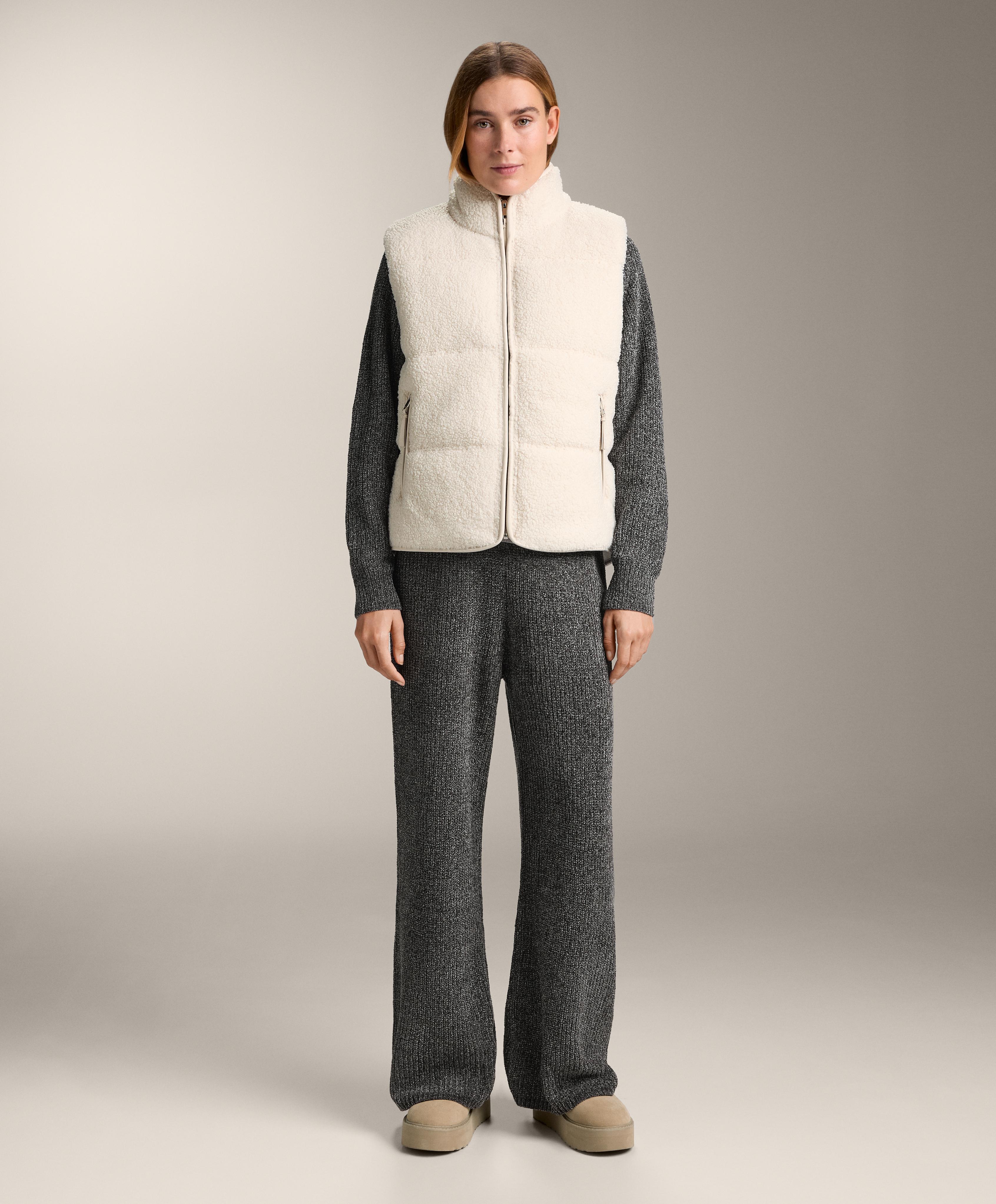 Tepitud kunstlambanahast vest Tepitud kunstlambanahast vest