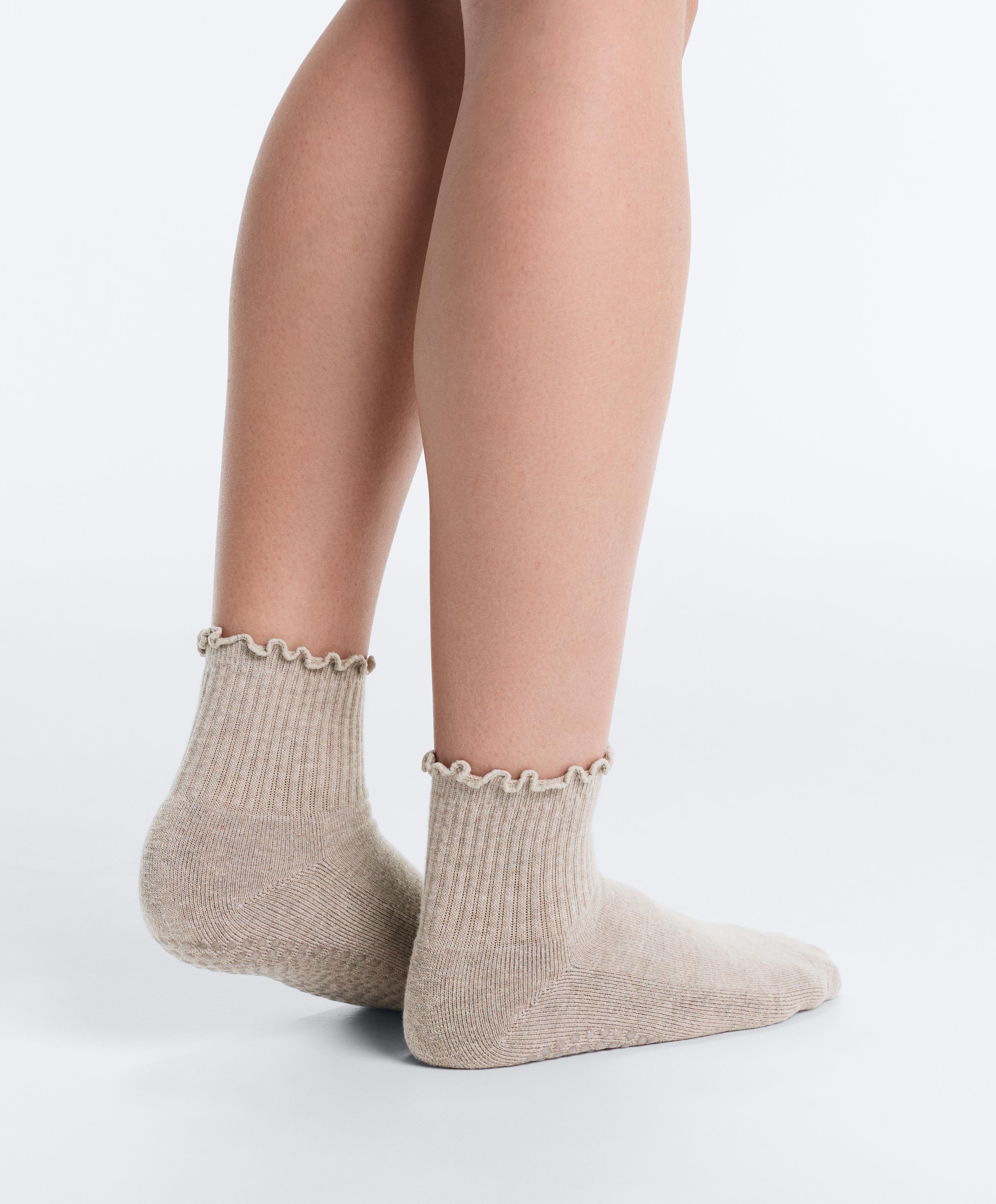 2 pairs of cotton curling quarter yoga and Pilates socks — PALE TAN