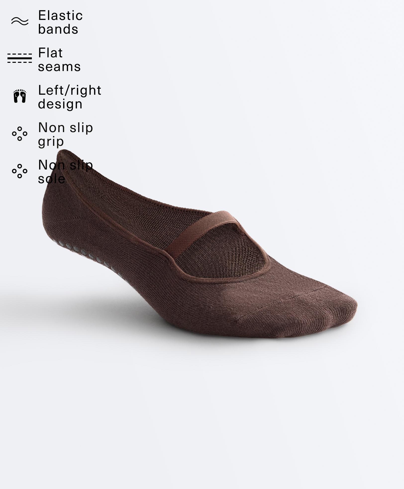 2 pairs of invisible cotton blend yoga and Pilates socks with crossover strap — CHOCOLATE