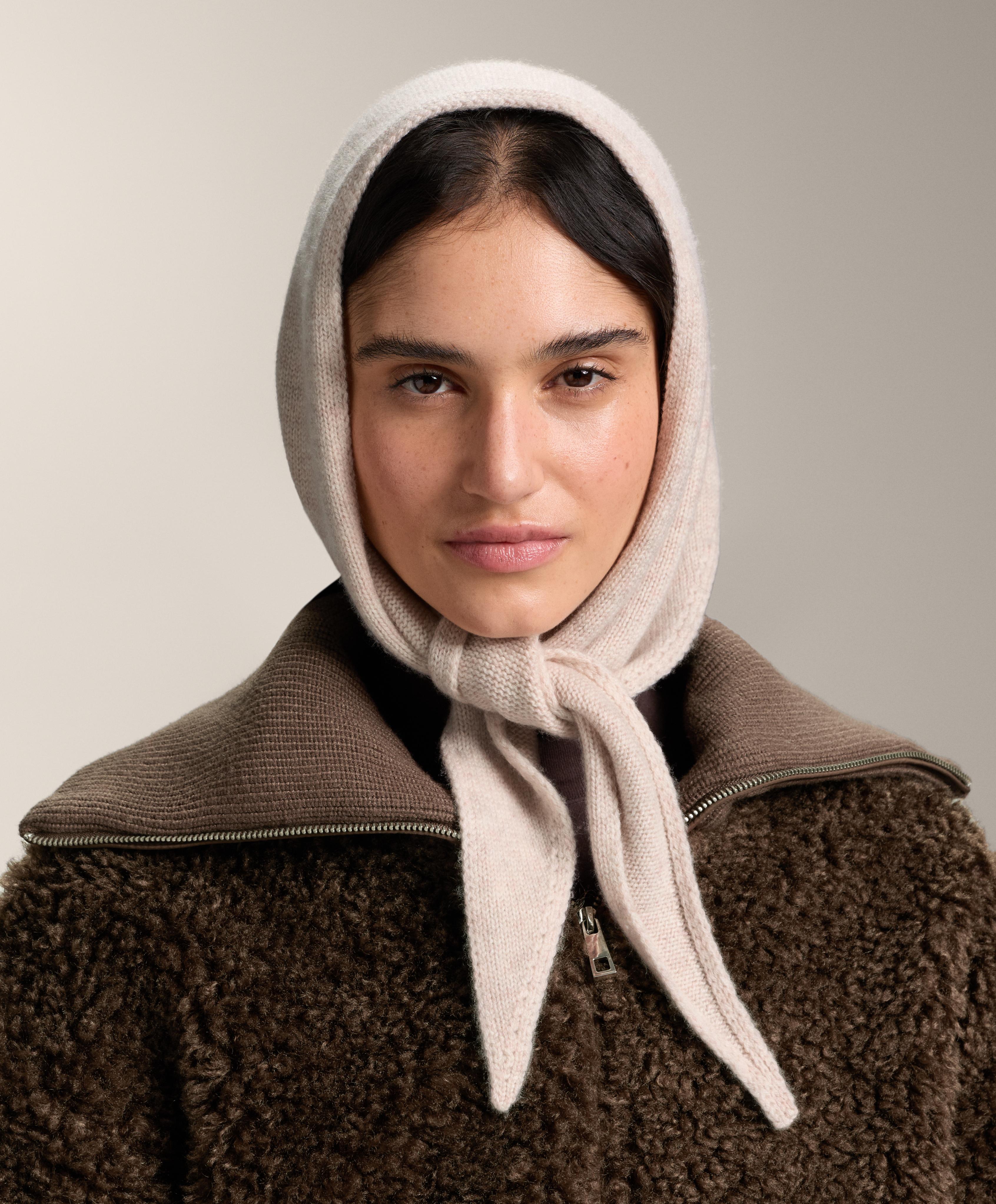 90% wool 10% cashmere knit bandana 90% wool 10% cashmere knit bandana