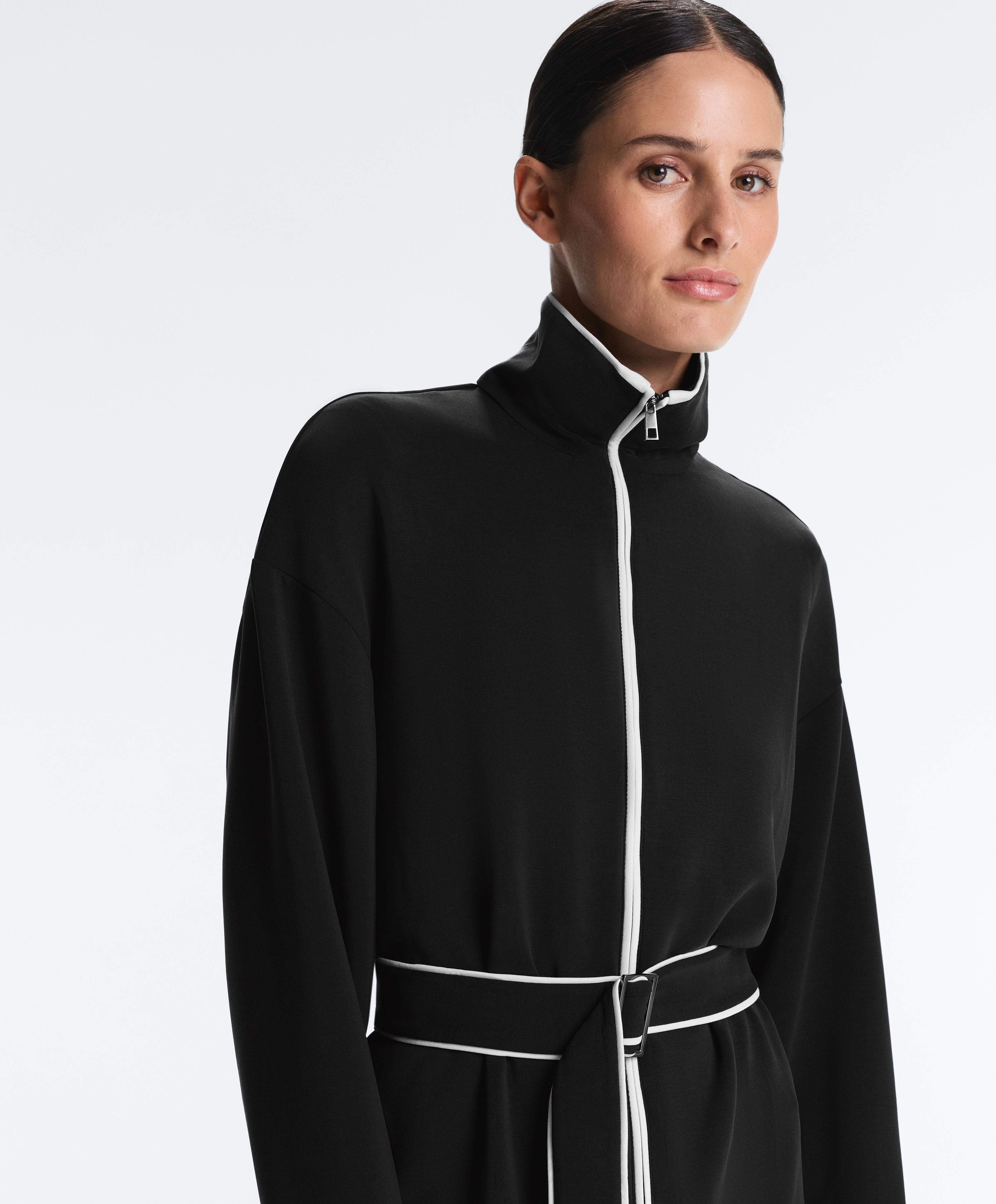 جاكيت طويل بشريط أنبوبي متباين ومودال ناعم الملمس