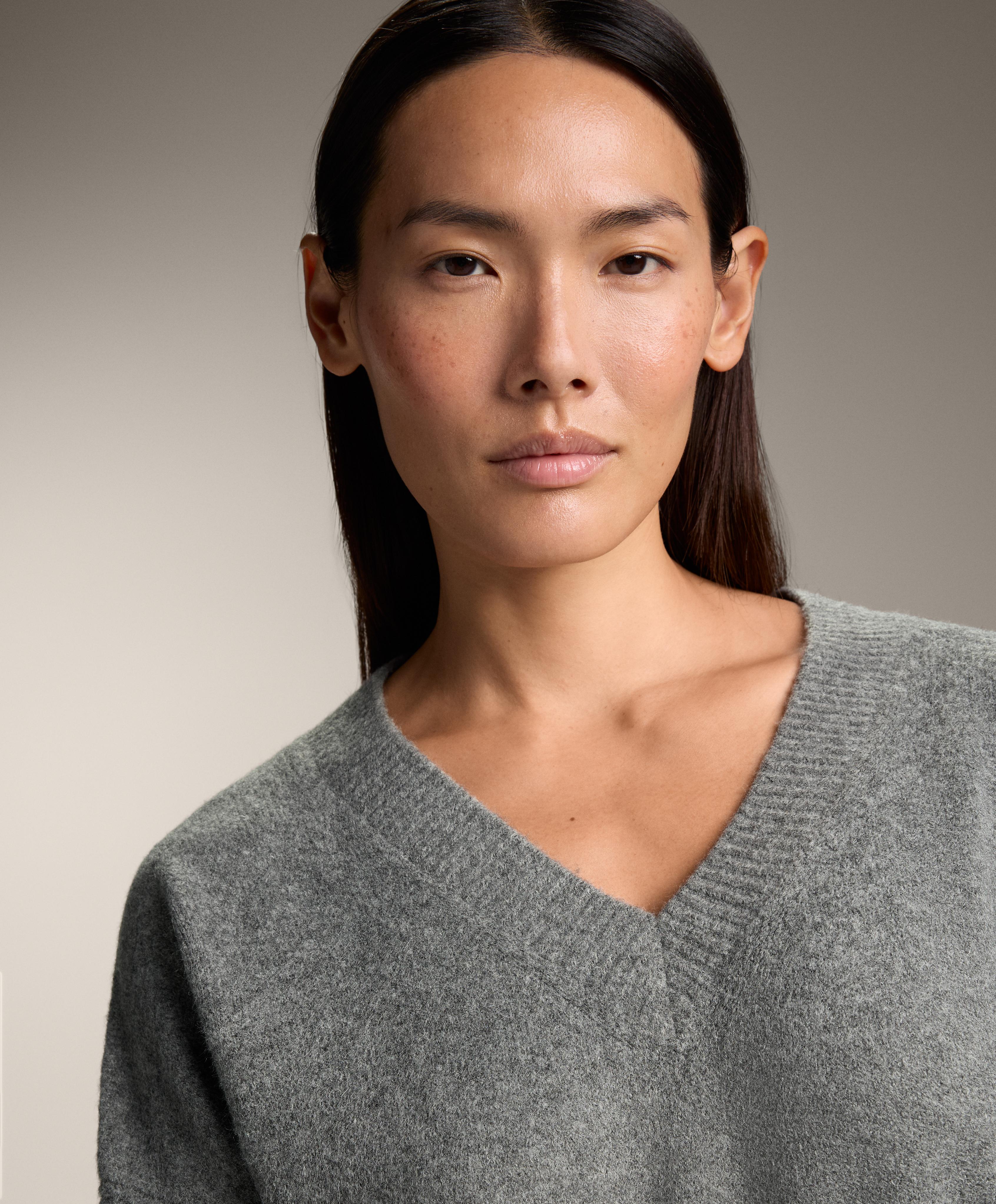 Suéter punto suave cuello en V - Rebajas