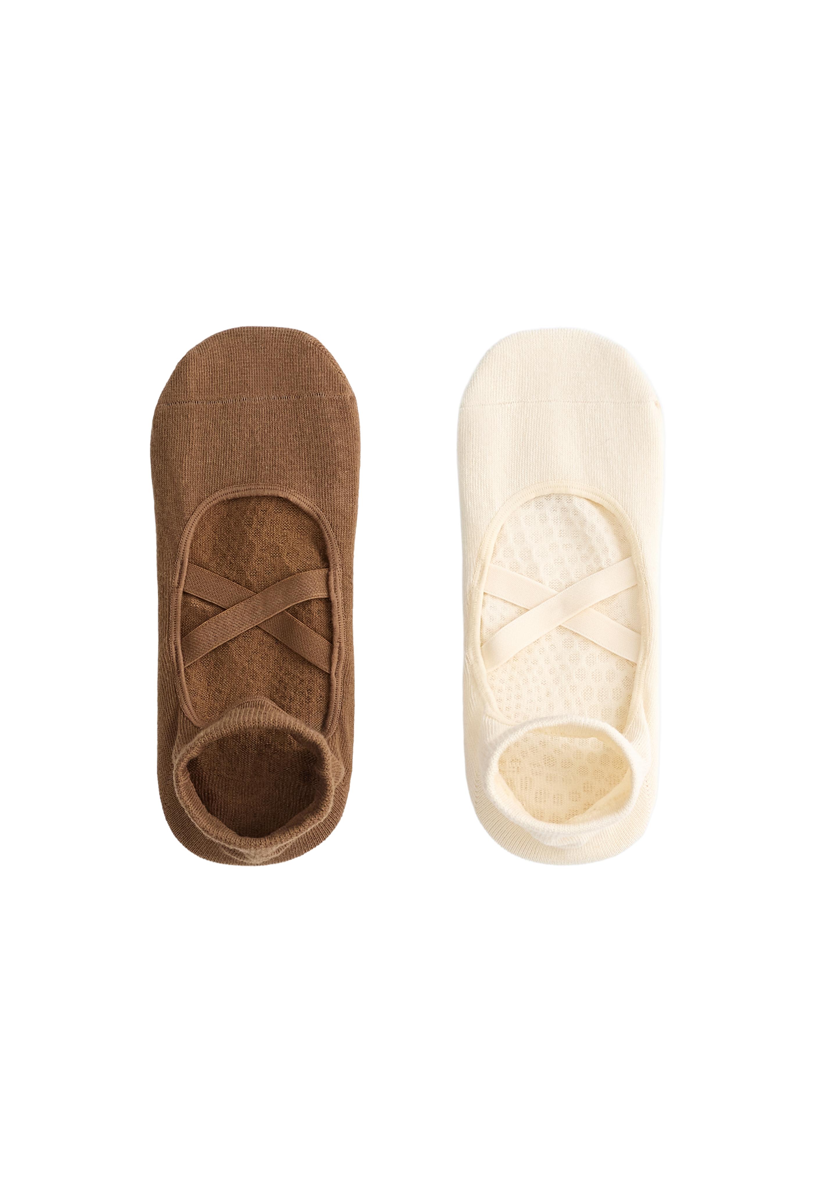 2 pairs of cotton blend crossover strap yoga and Pilates sneaker socks — BURNT YELLOW