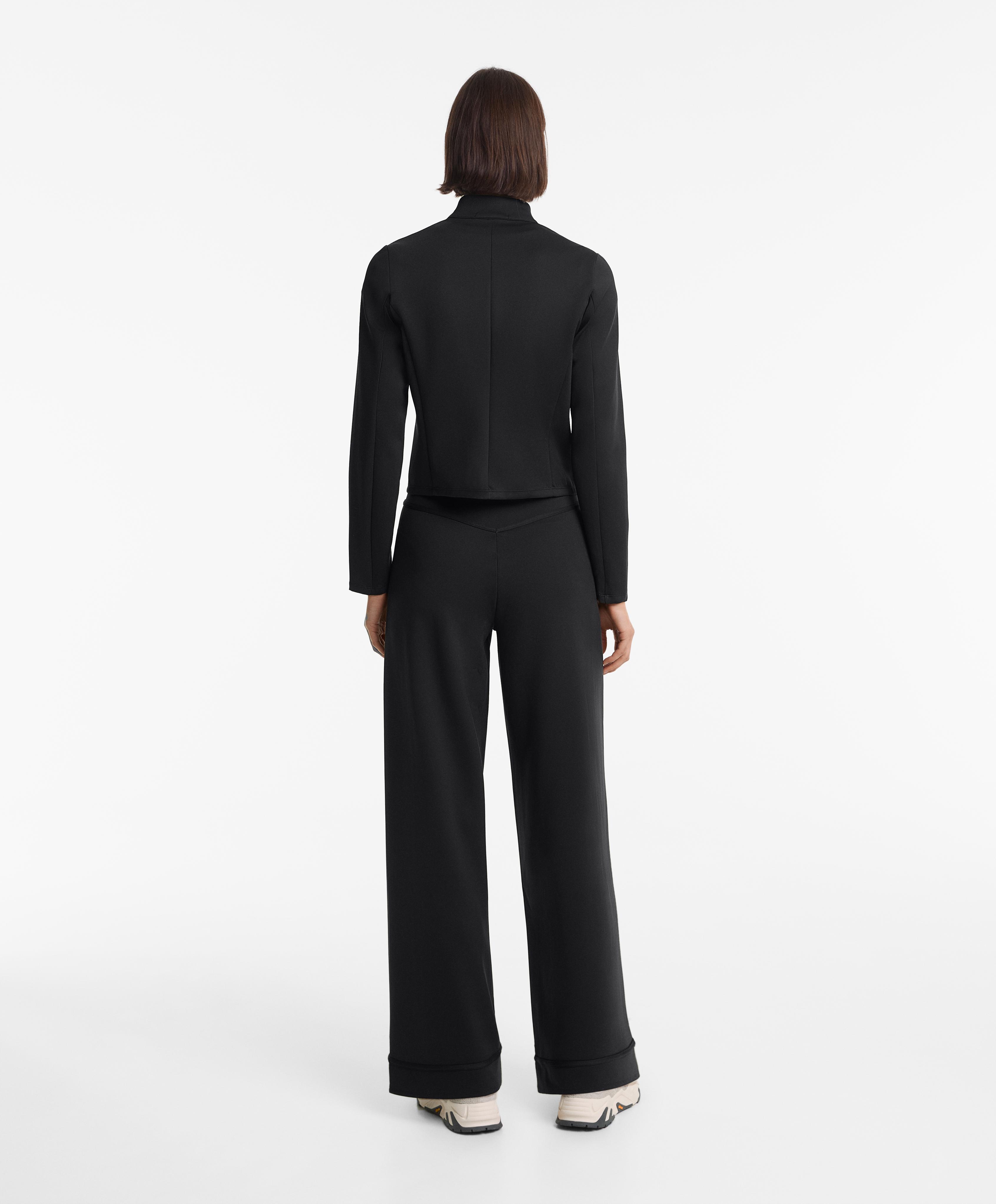 Total Look in Neopren-Optik Wide Leg in Schwarz