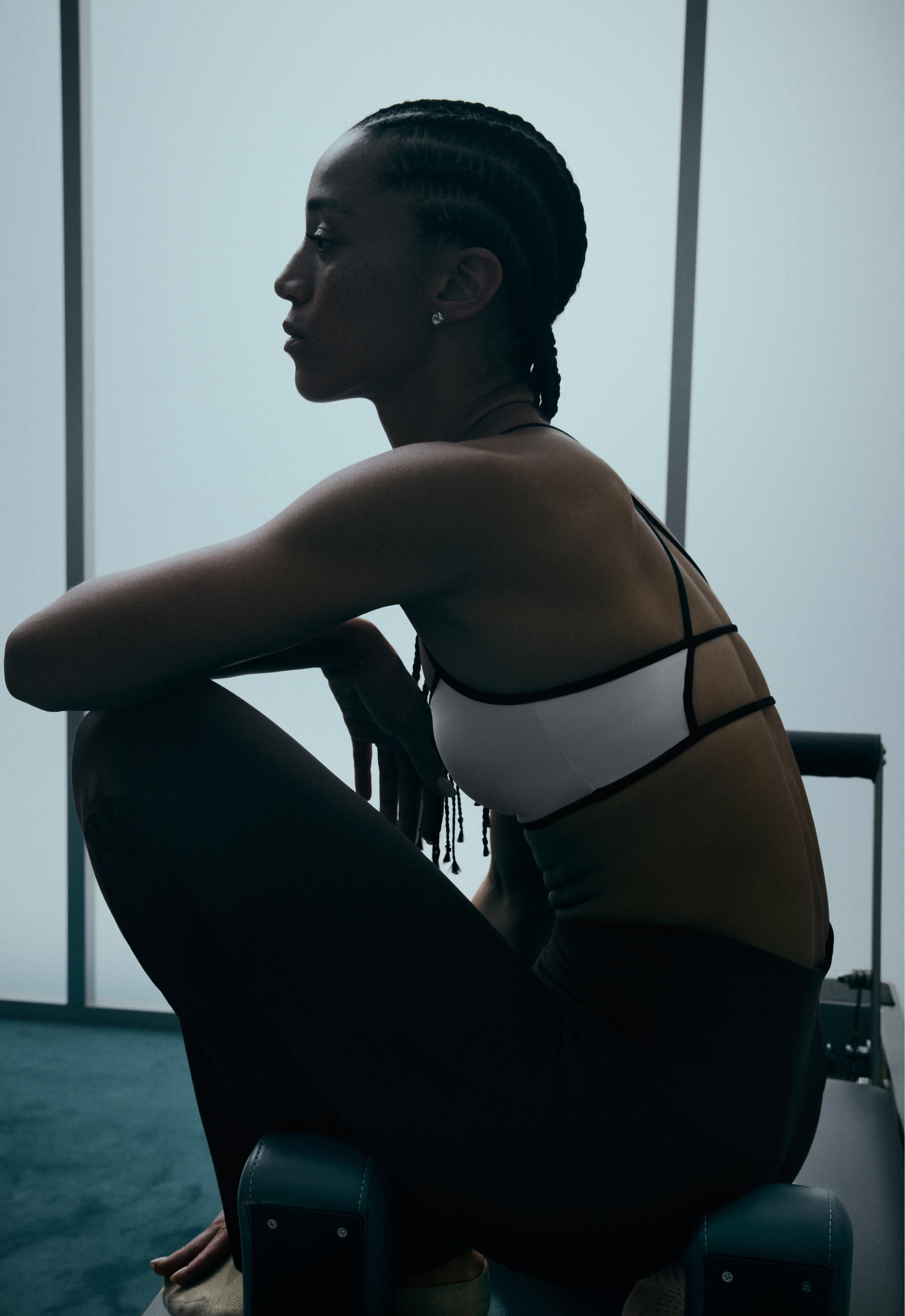 Low-support Comfortlux contrast sports bra — PALE ECRU