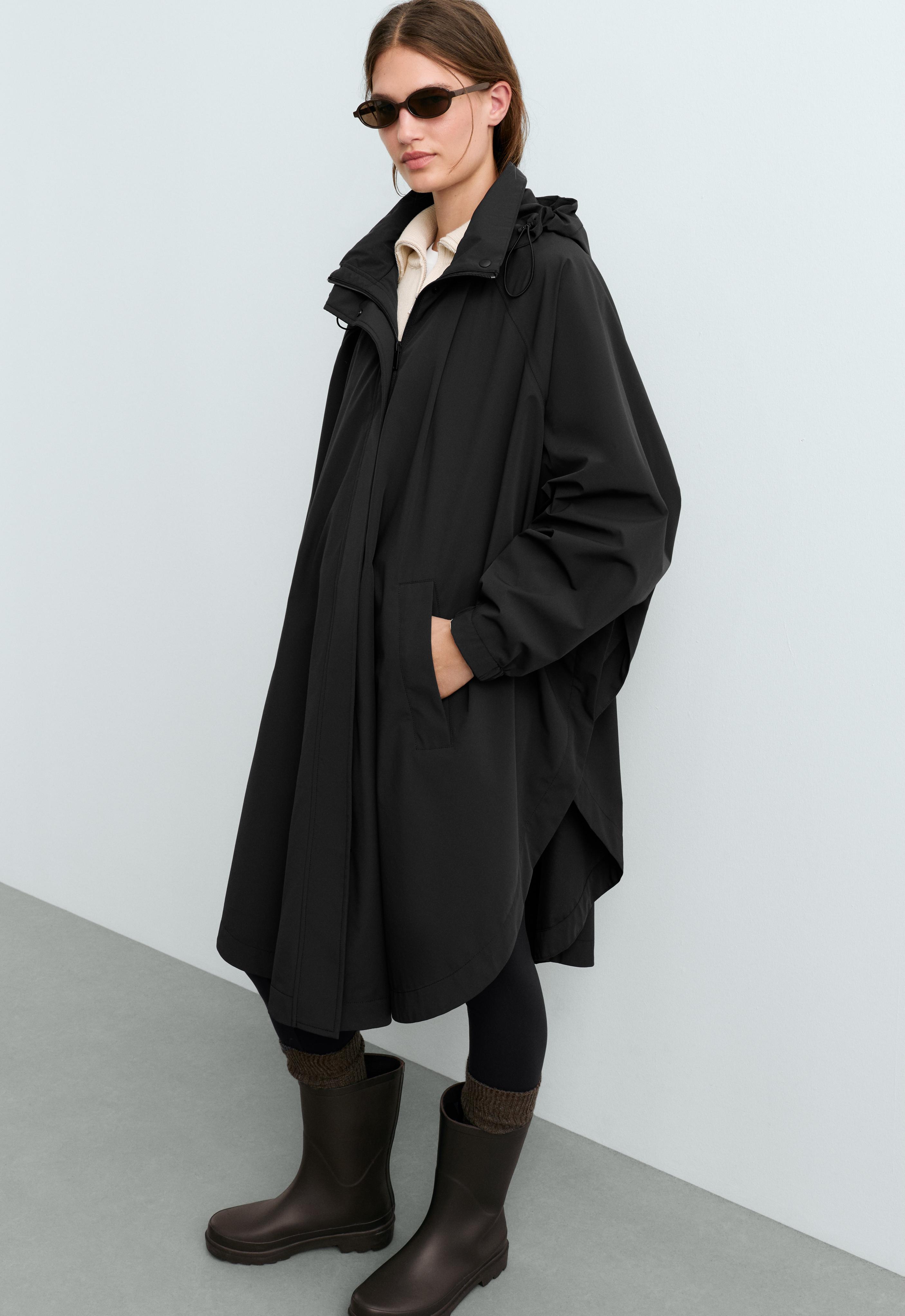 Extra lightweight 10k waterproof long cape Extra lightweight 10k waterproof long cape