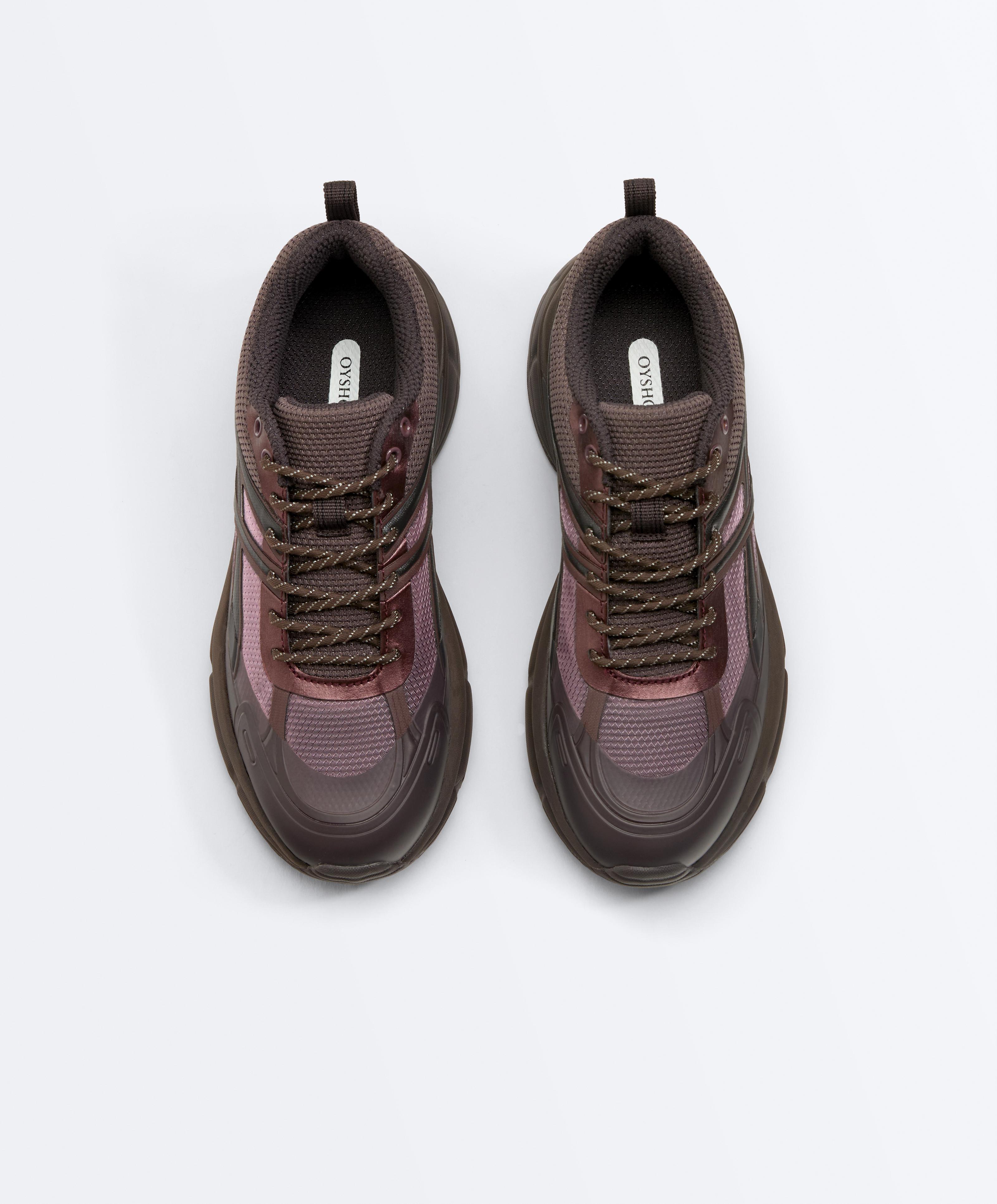 Running-style trainers — PLUM