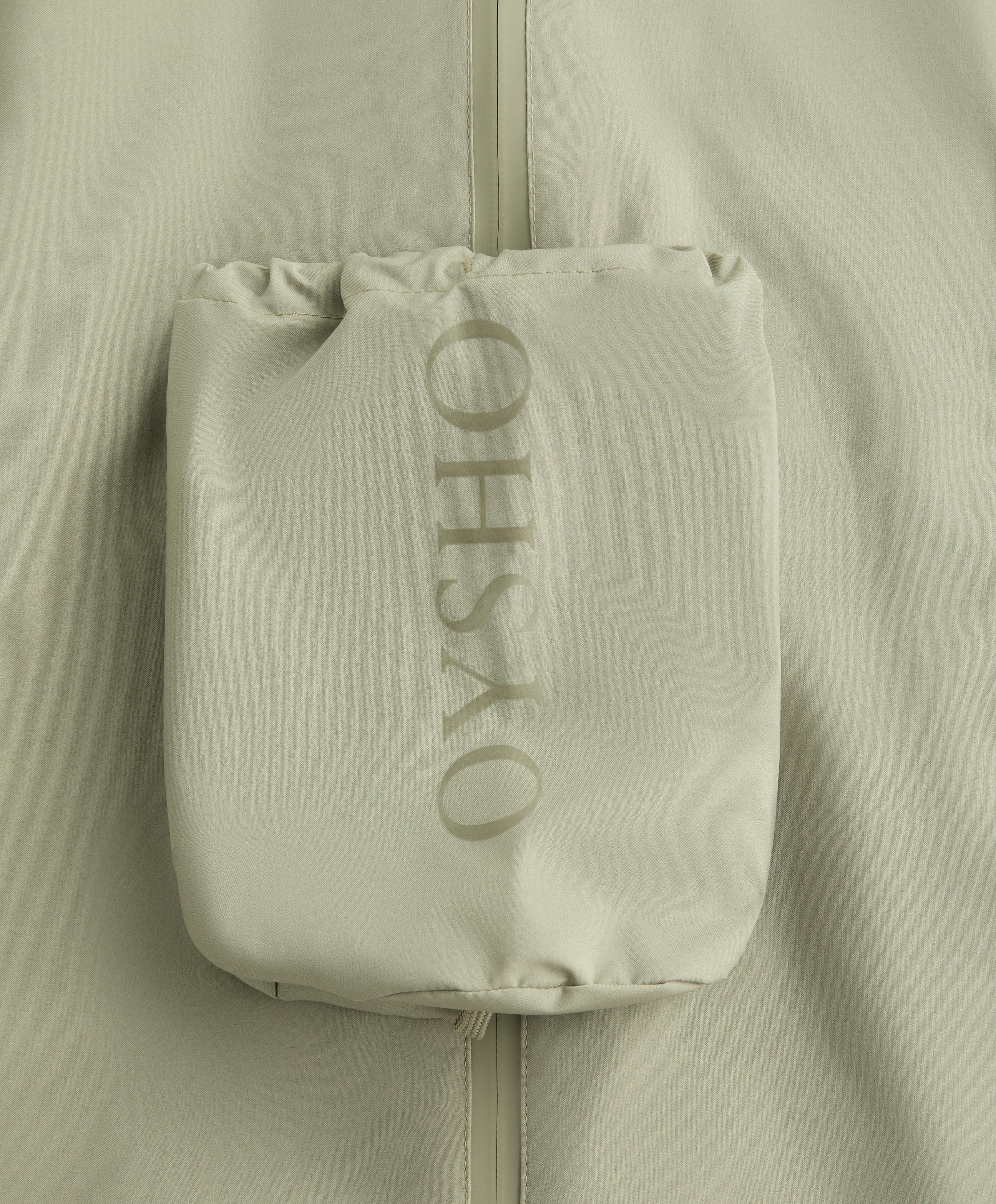 10K waterproof super extra-lightweight packable jacket