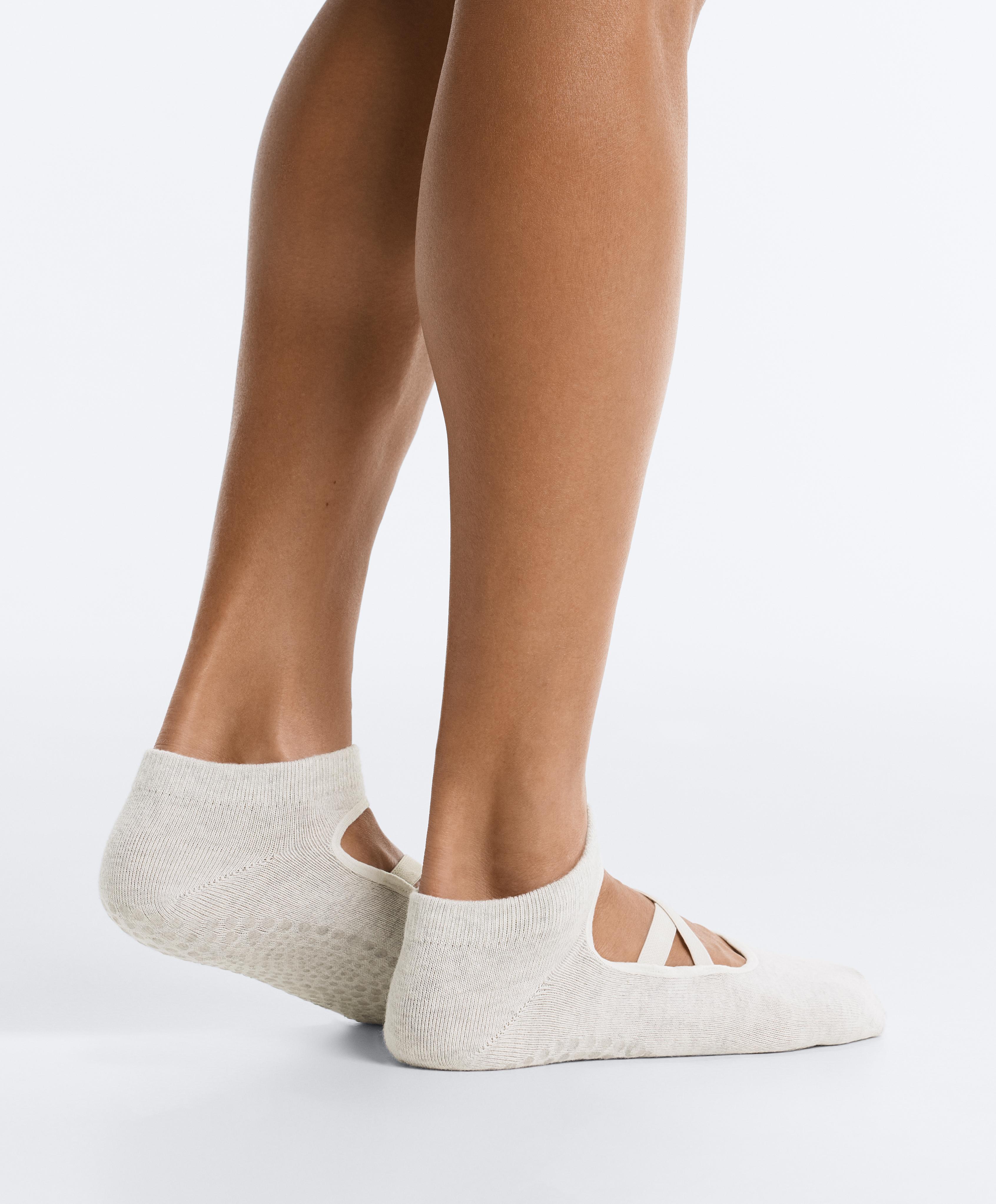 2 pairs of crossover strap cotton blend yoga and Pilates sneaker socks — PALE GREY MELANGE