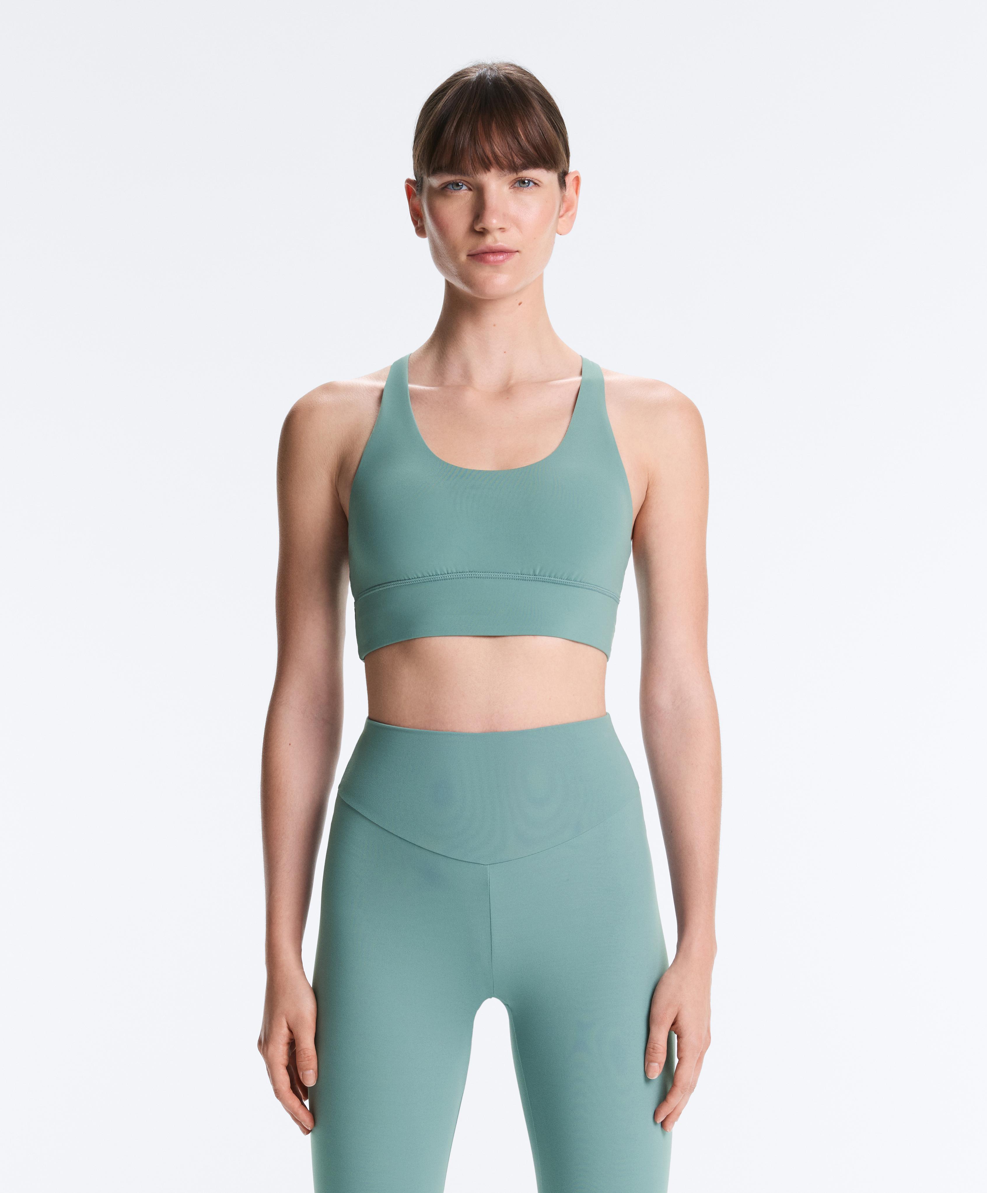 Comfortlux medium support sports bra with cups