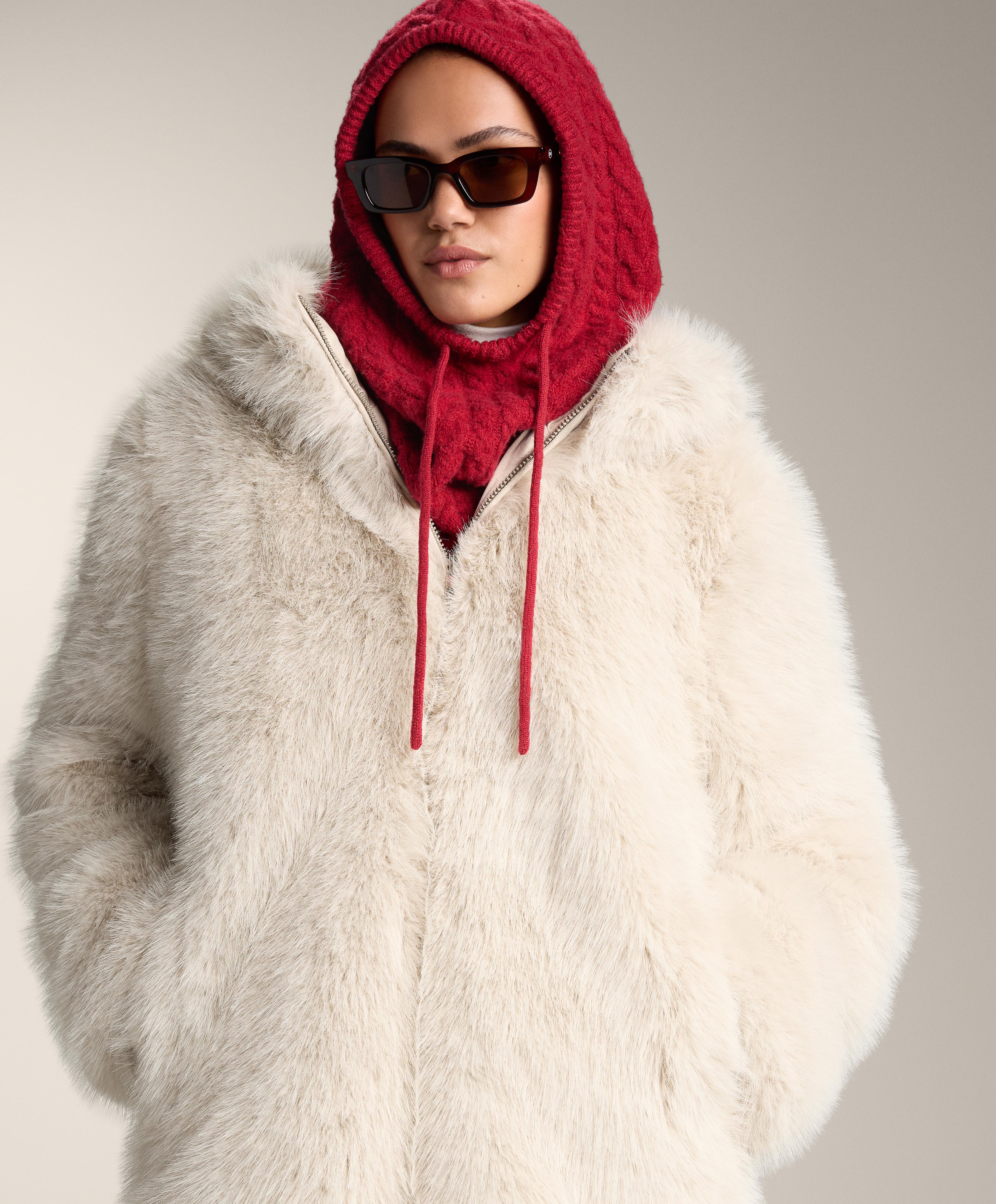 Вязаная балаклава с аранским узором - Распродажа