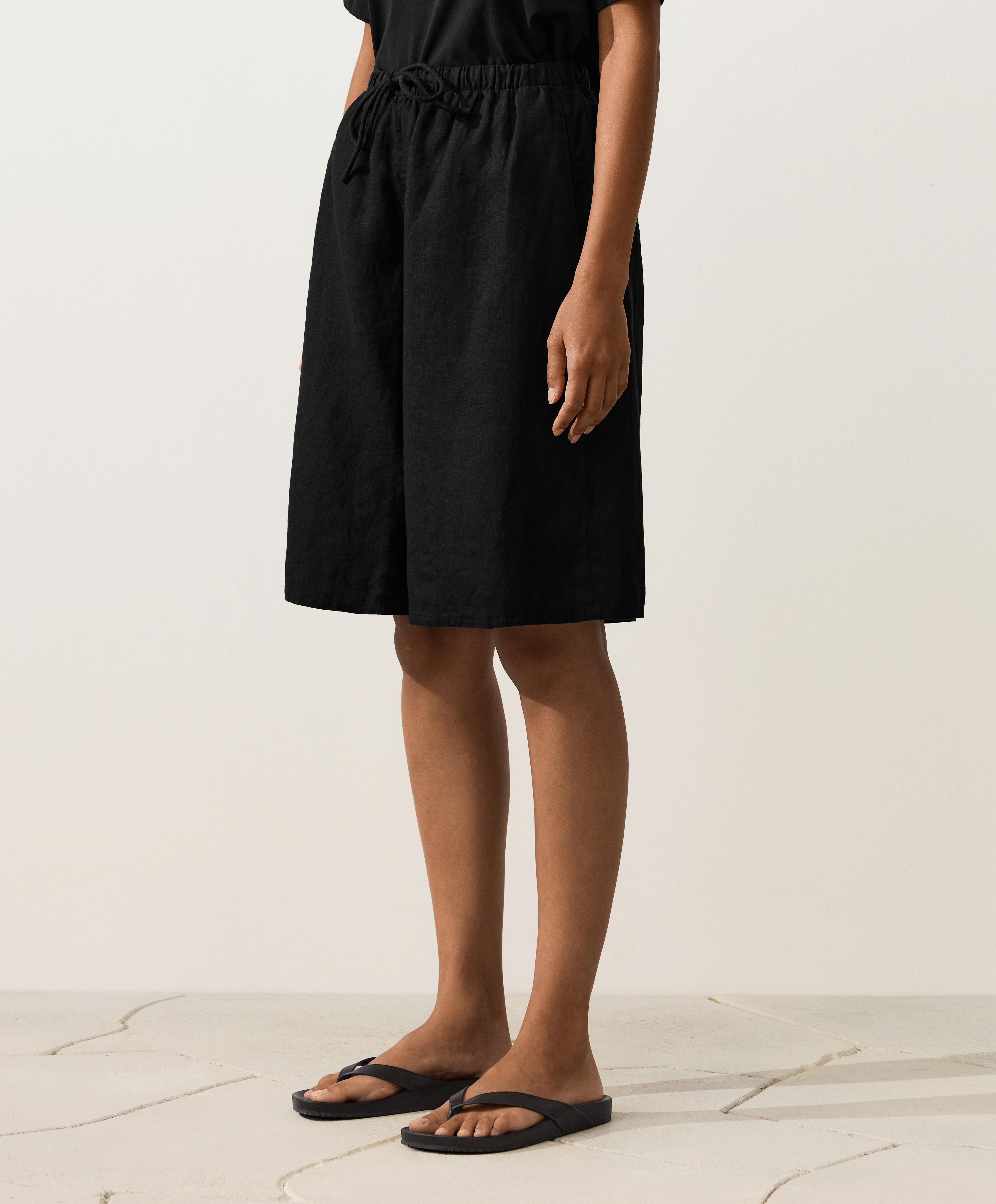 100% linen midi Bermuda shorts — BLACK