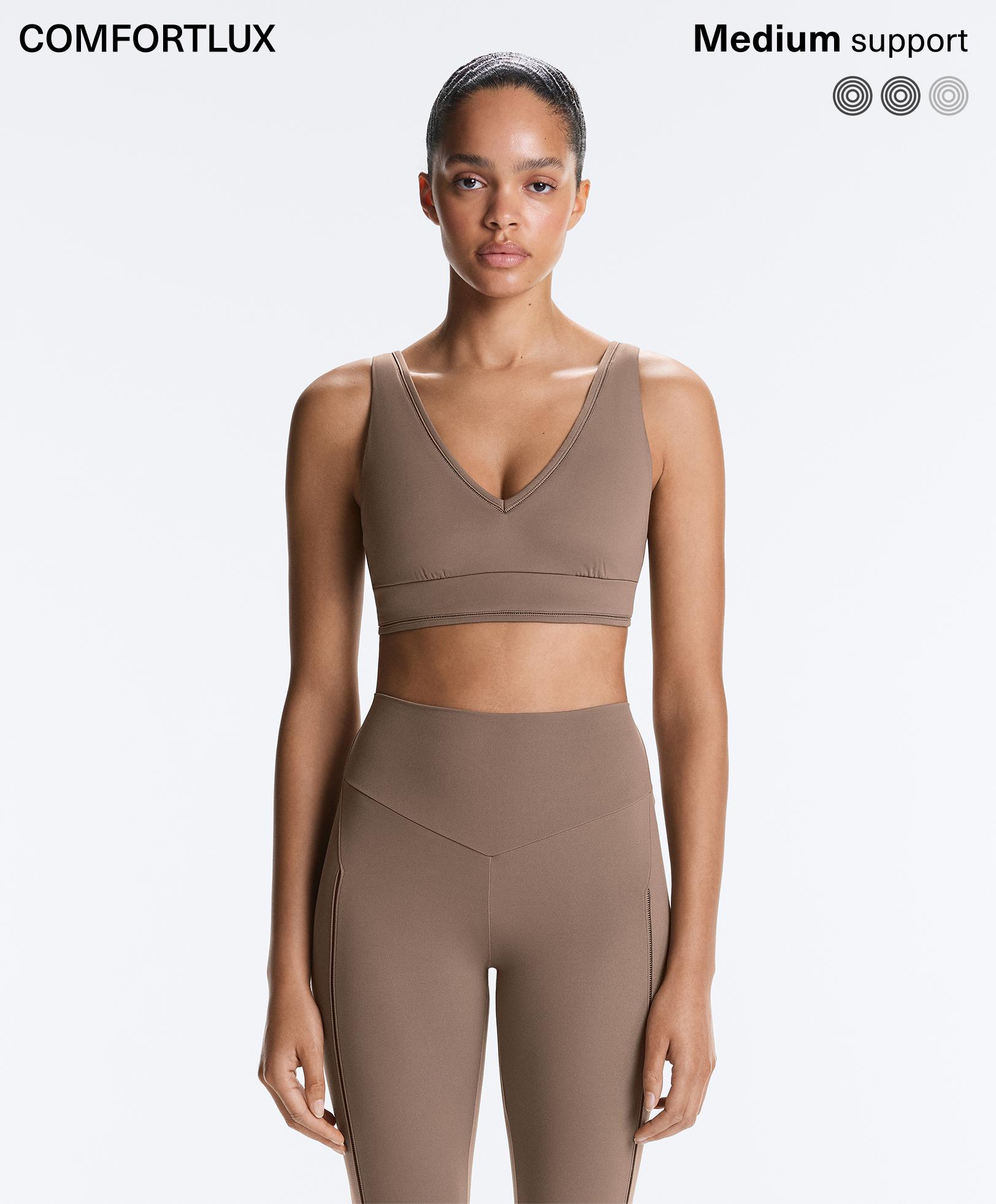 Medium-support Comfortlux sports bra with hemstitch