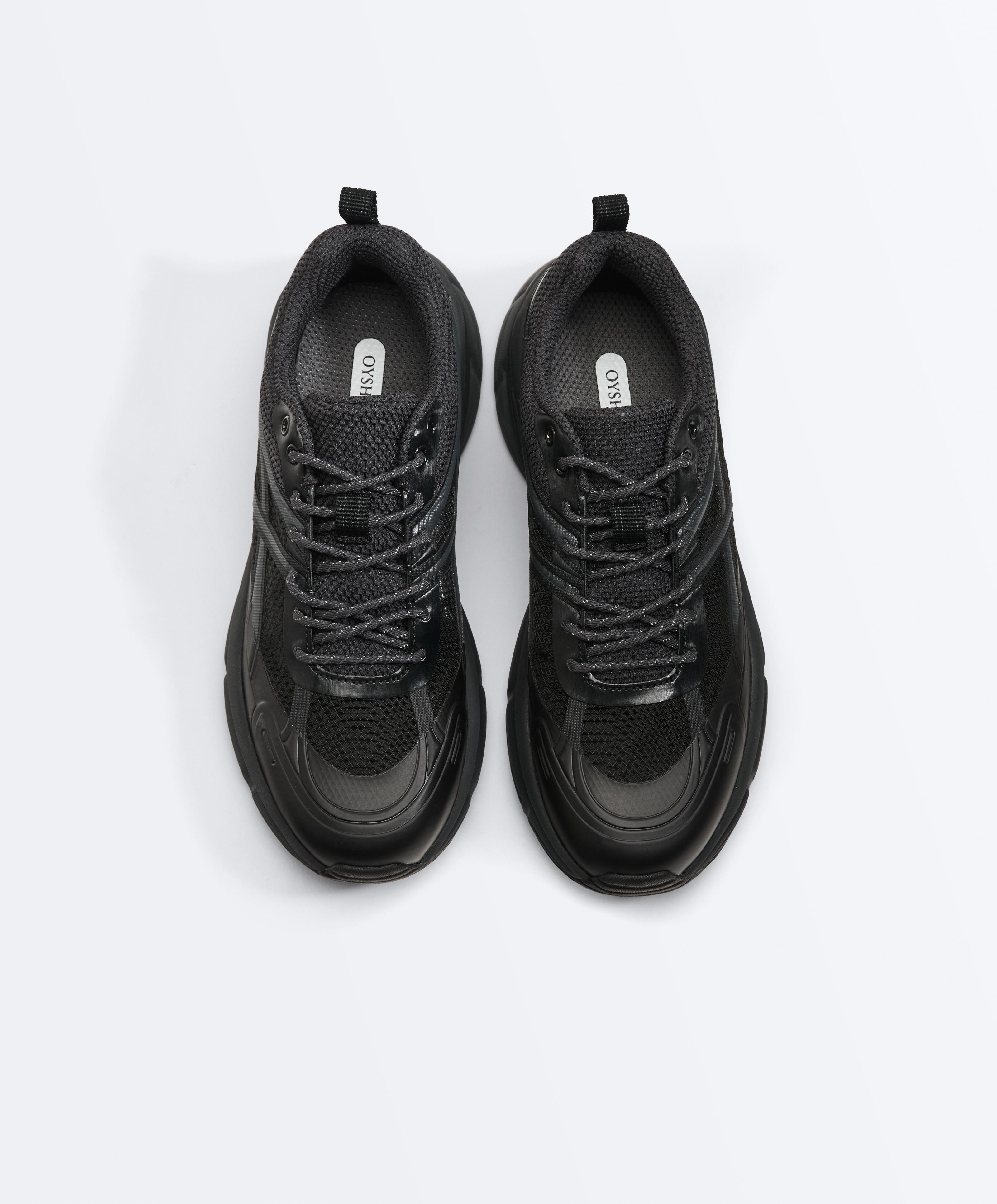 Running-style trainers — BLACK