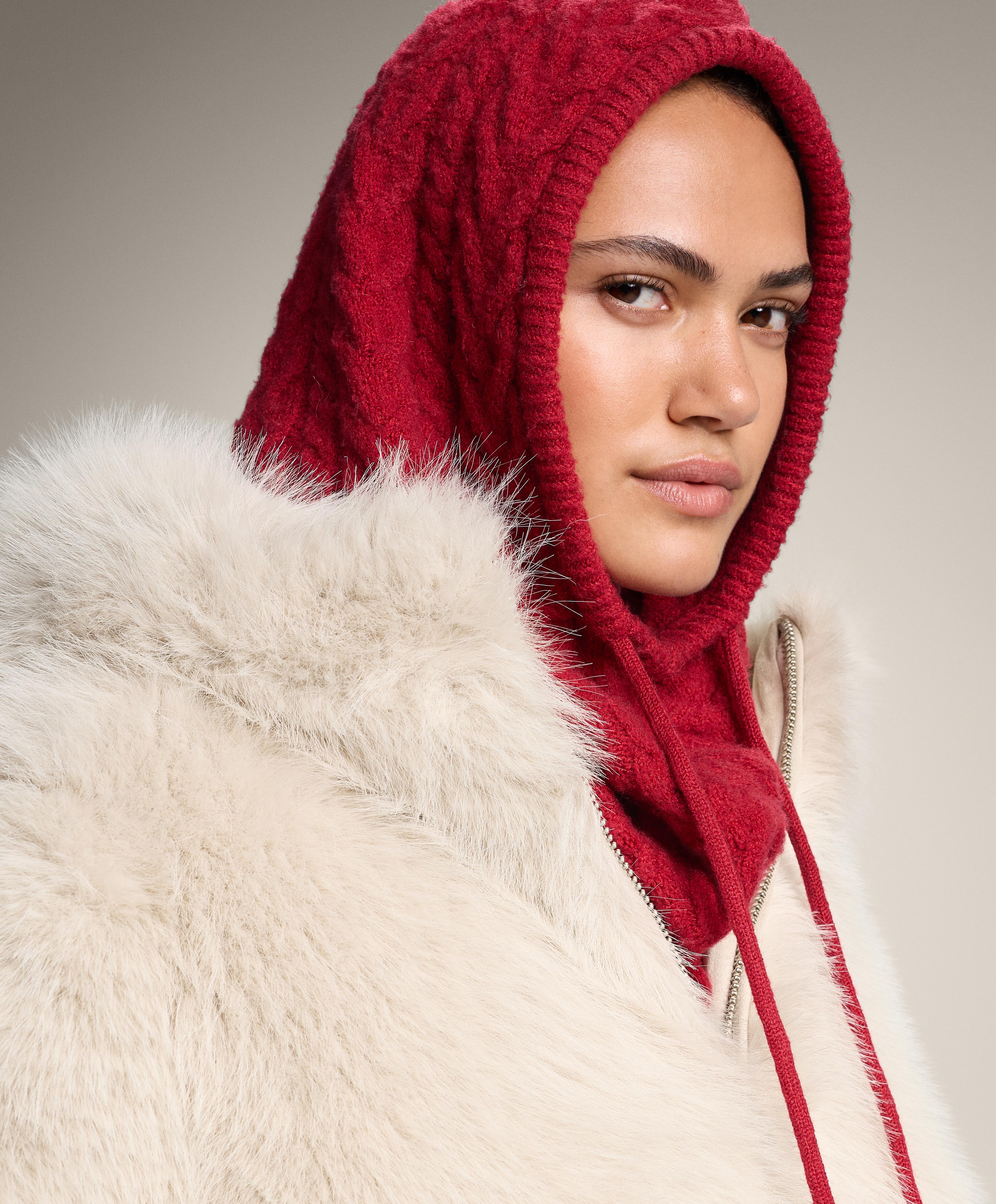 Вязаная балаклава с аранским узором - Распродажа