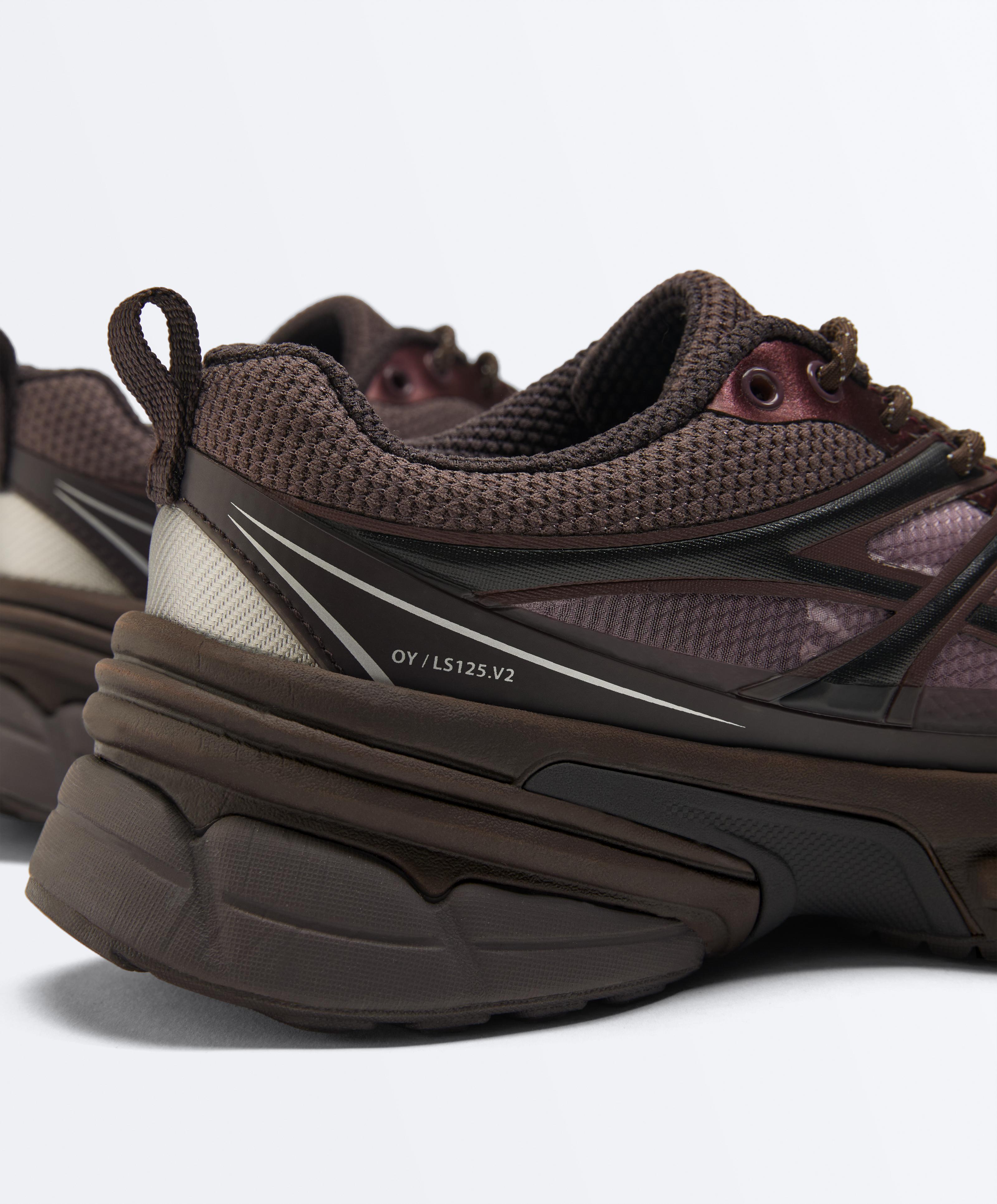 Running-style trainers — PLUM