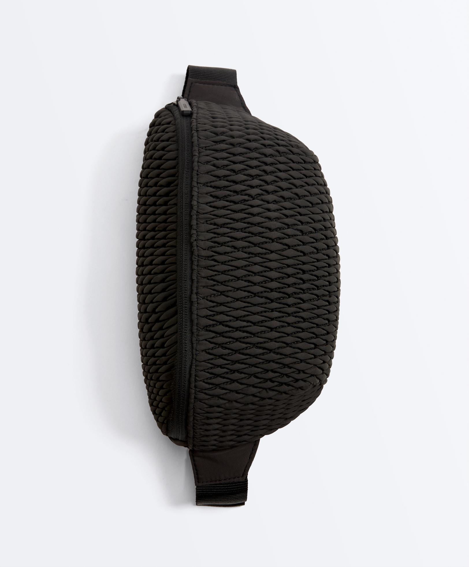 Padded belt bag — BLACK