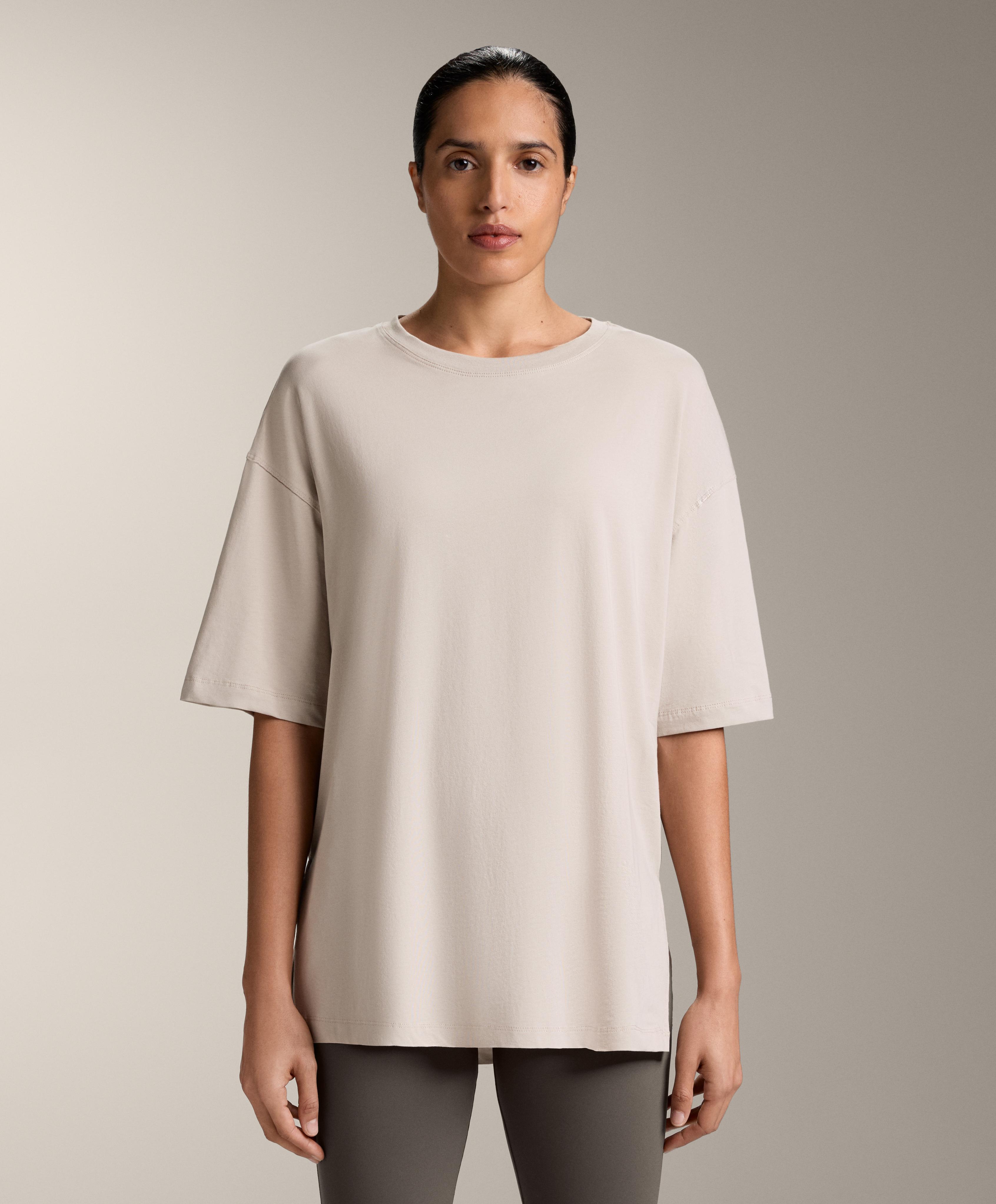 เสื้อยืดแขนสั้นผ้าผสมคอตตอน