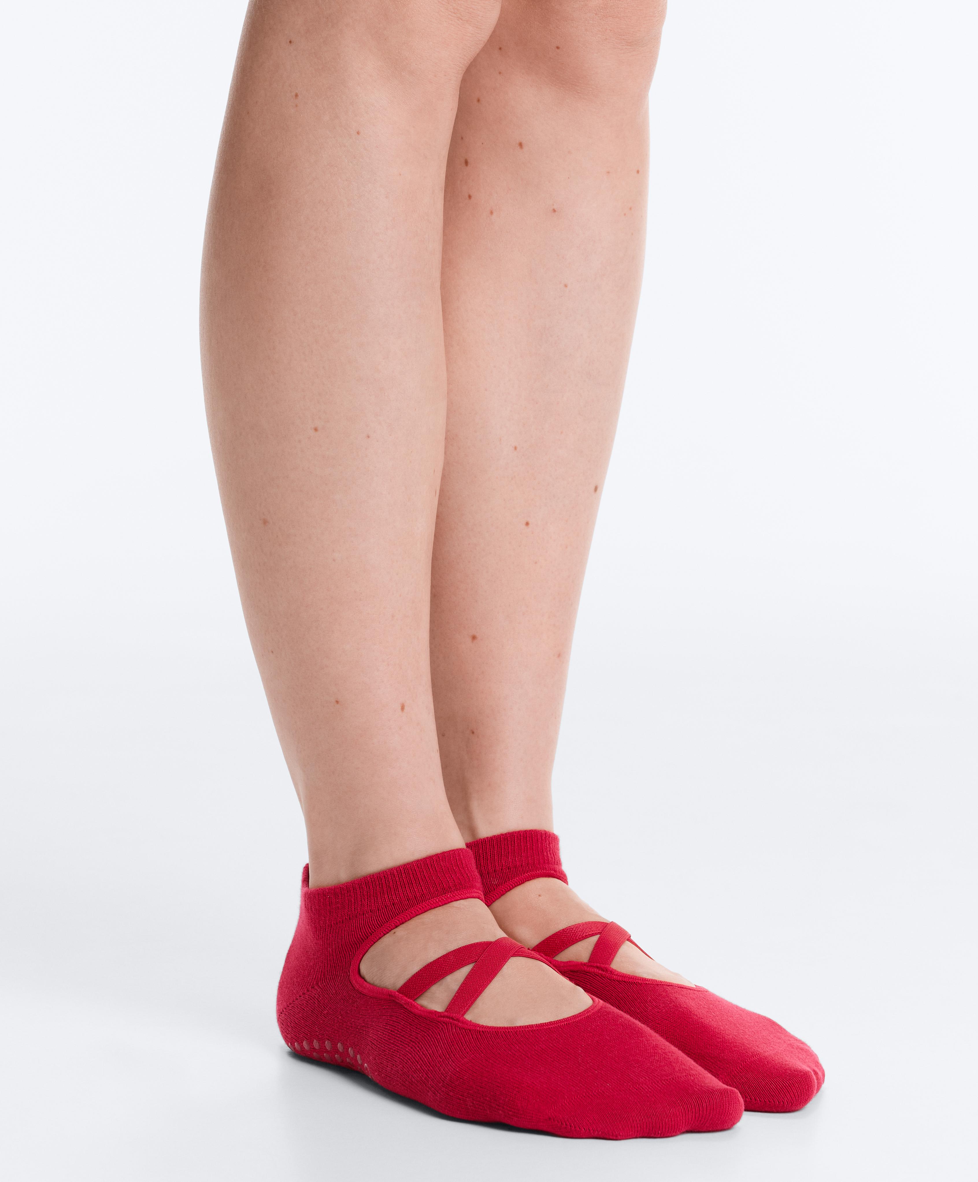 2 pairs of cotton blend yoga and Pilates sneaker socks with crossover straps — RED