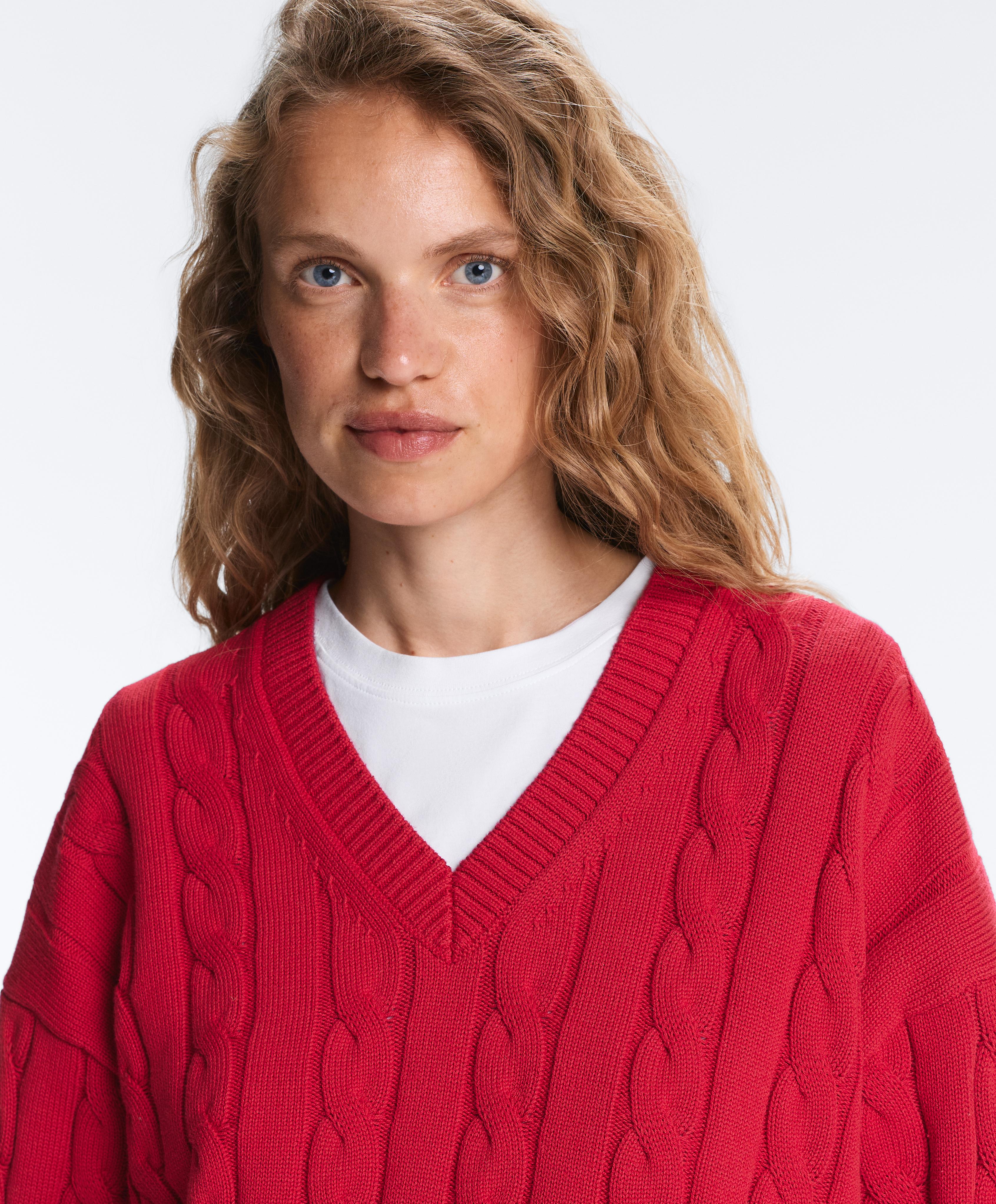 100% cotton cable knit V-neck jumper — BRIGHT RED