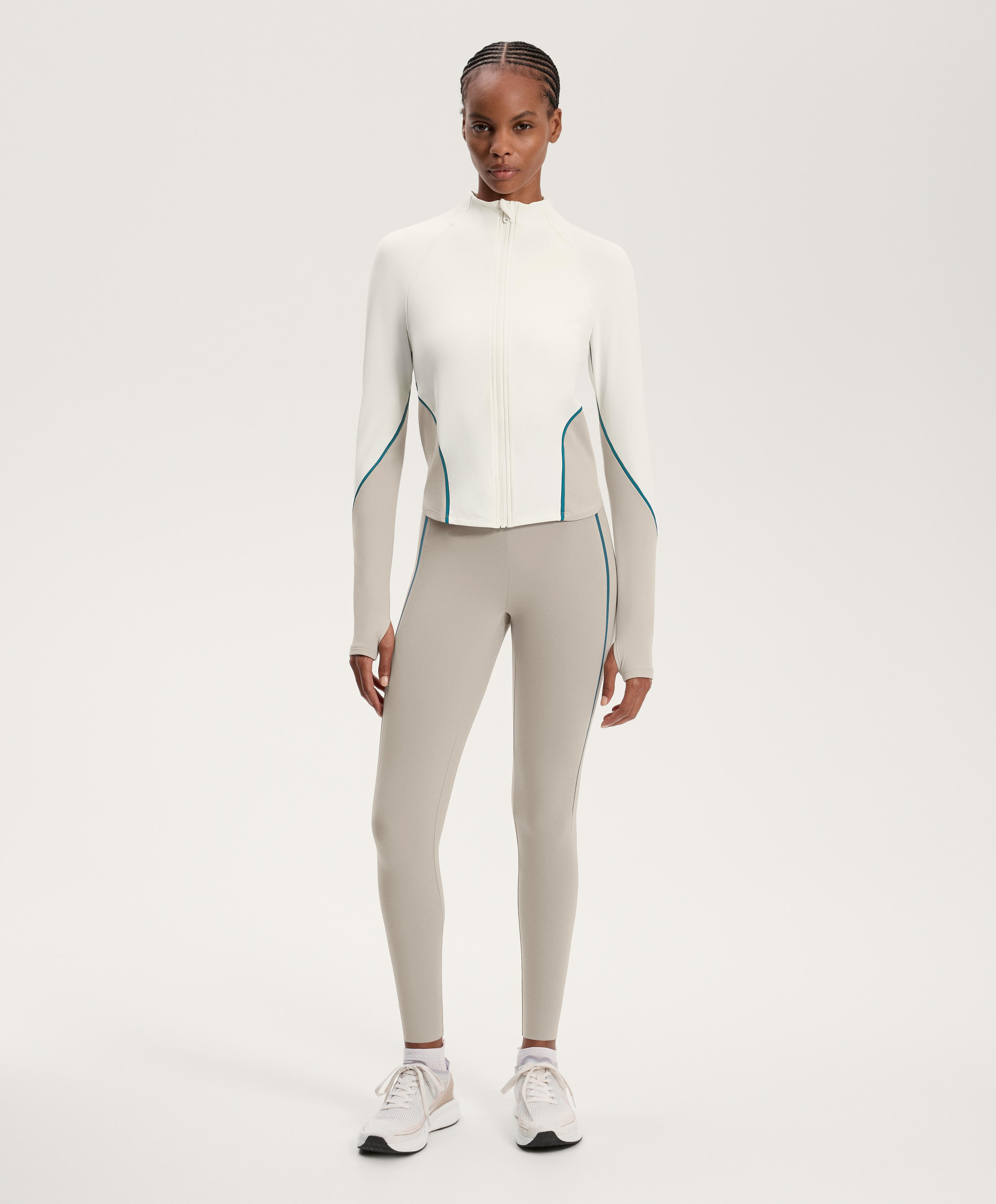 Total look за бягане, светъл, топъл, суров, с компресионна сърцевина и линии Total look за бягане, светъл, топъл, суров, с компресионна сърцевина и линии